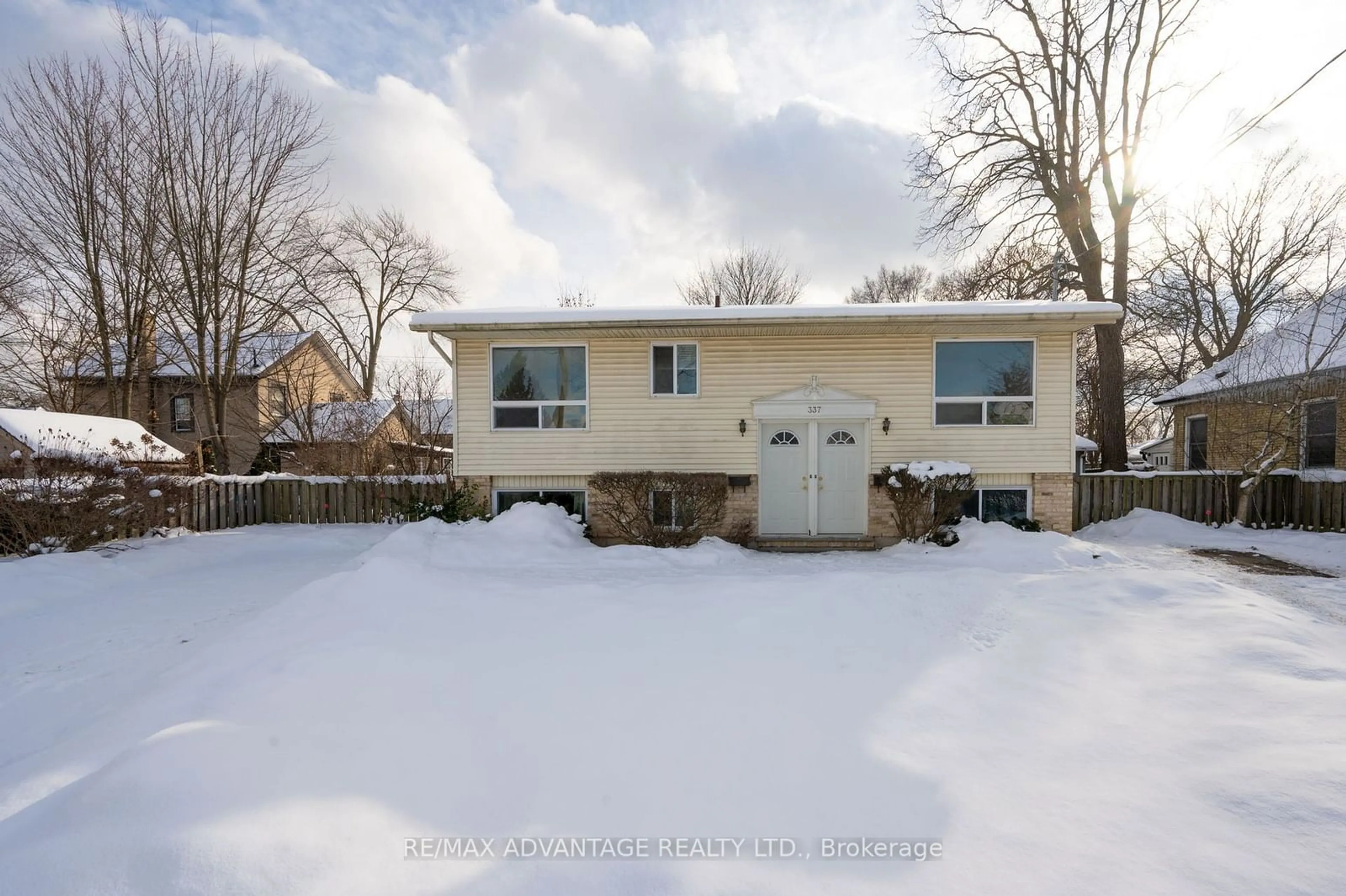 Home with vinyl exterior material, street for 337 Mornington Ave, London Ontario N5Y 3C2