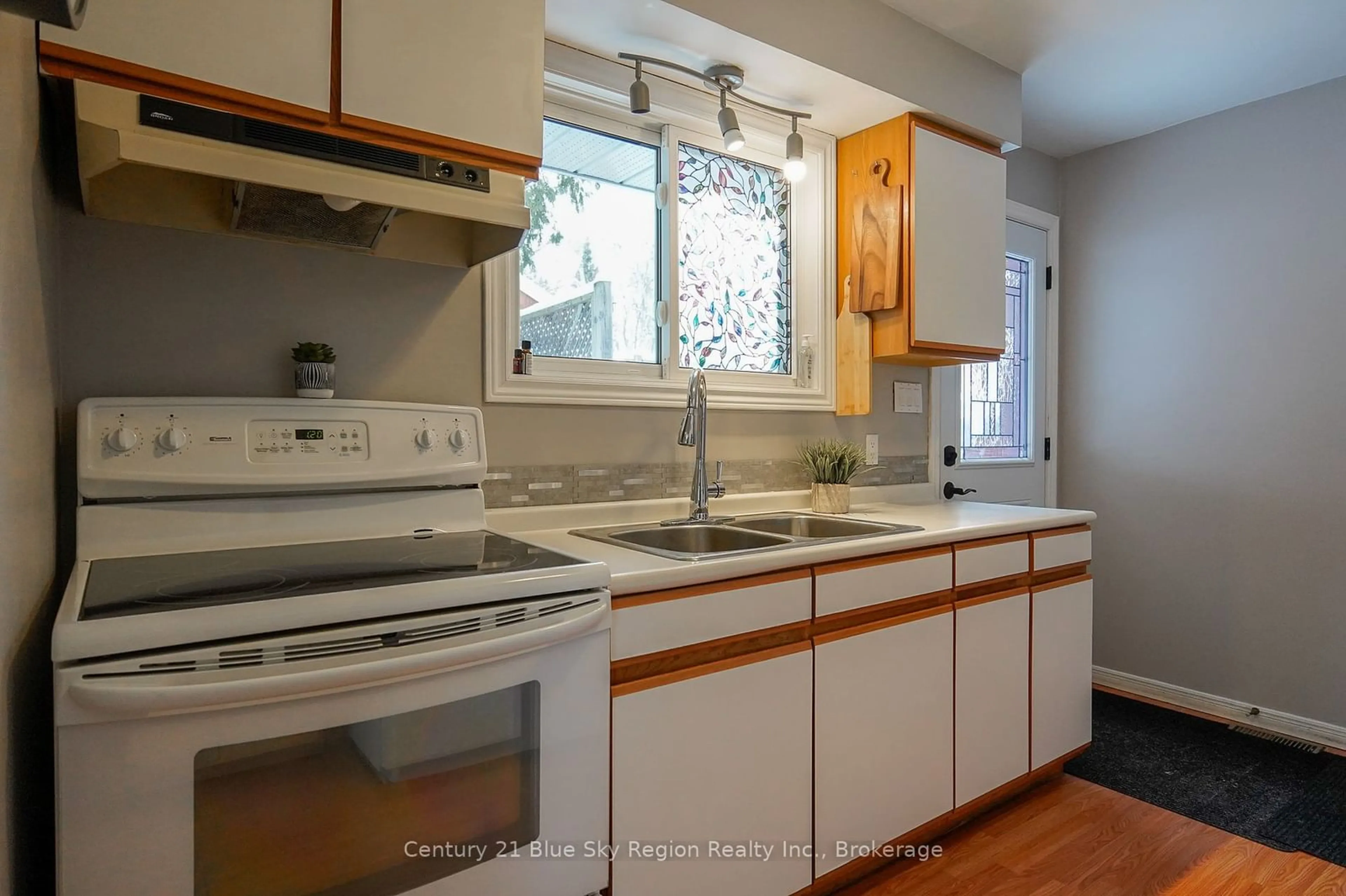 Standard kitchen, unknown for 345 Lakeside Dr, North Bay Ontario P1A 3E5