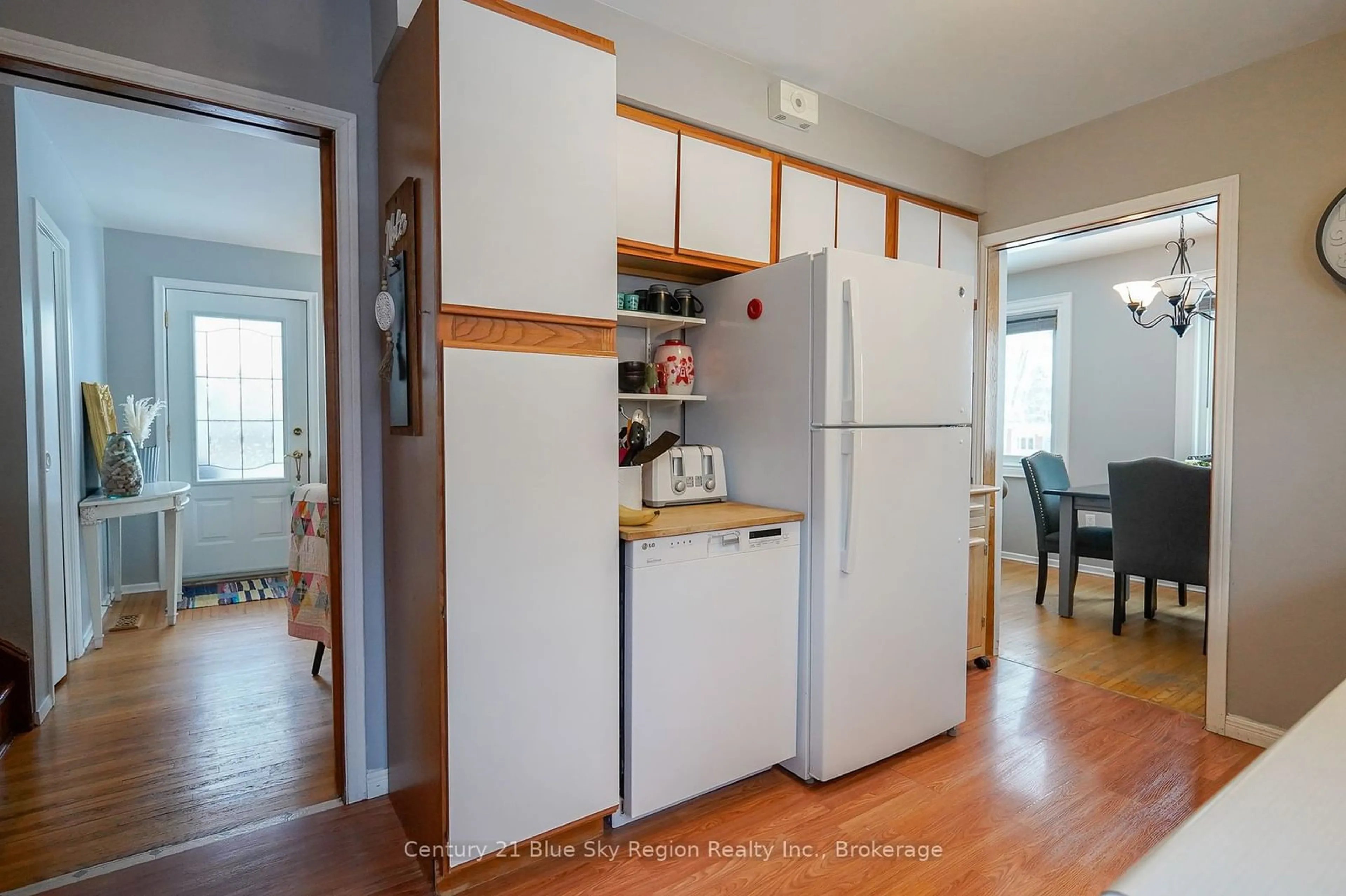 Standard kitchen, unknown for 345 Lakeside Dr, North Bay Ontario P1A 3E5