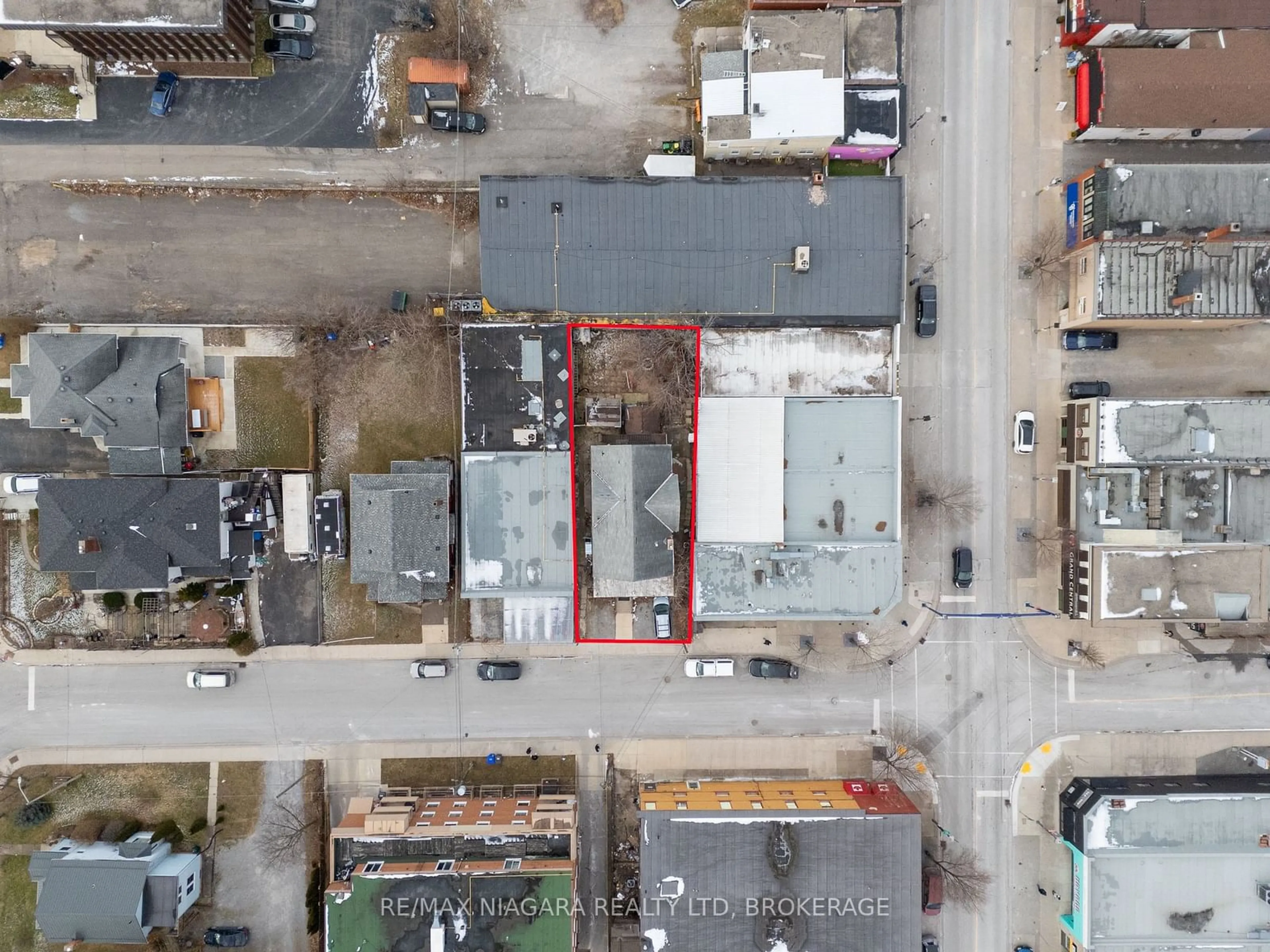 A pic from outside/outdoor area/front of a property/back of a property/a pic from drone, street for 4677 Crysler Ave, Niagara Falls Ontario L2E 3V7