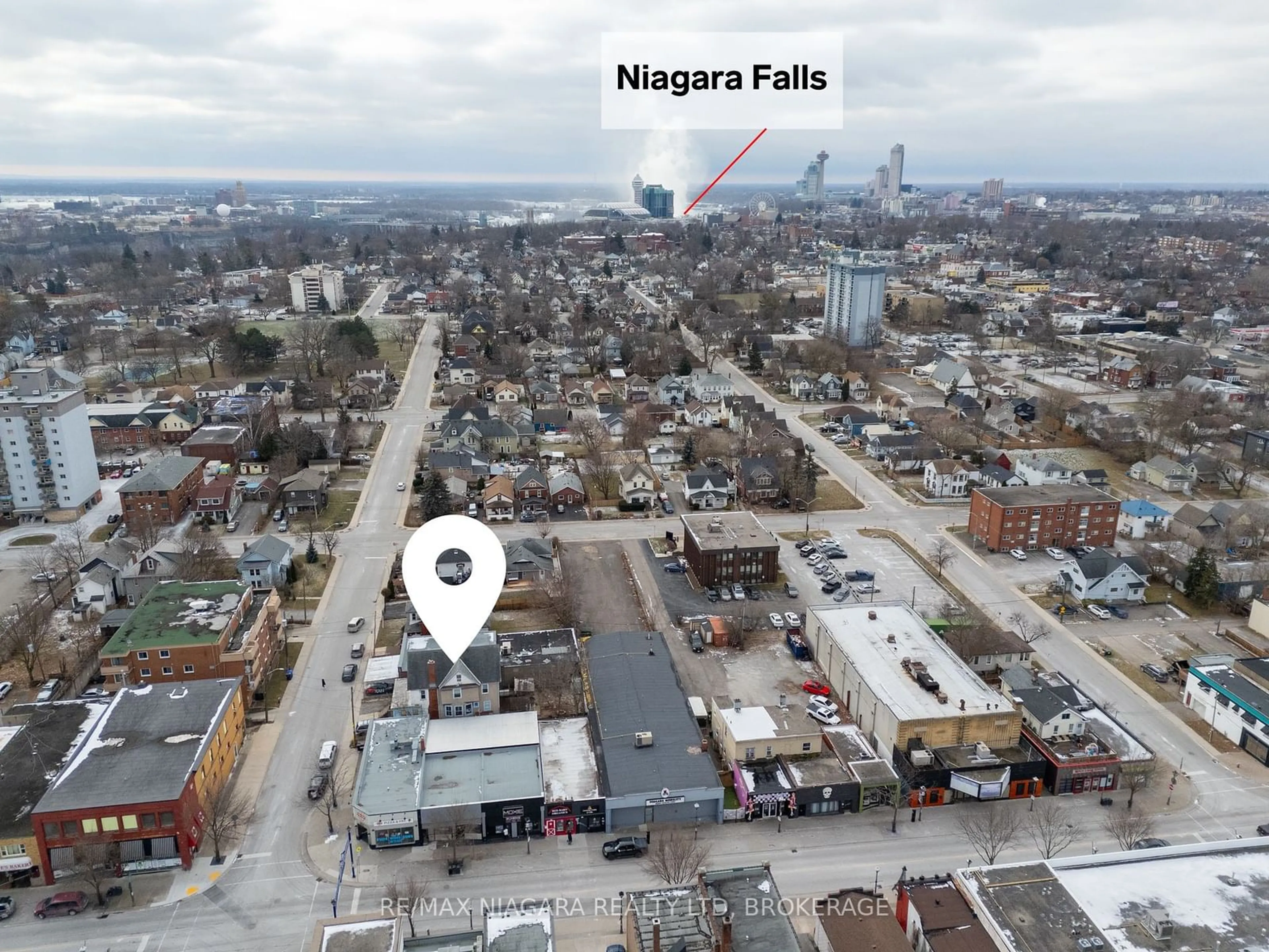 A pic from outside/outdoor area/front of a property/back of a property/a pic from drone, unknown for 4677 Crysler Ave, Niagara Falls Ontario L2E 3V7