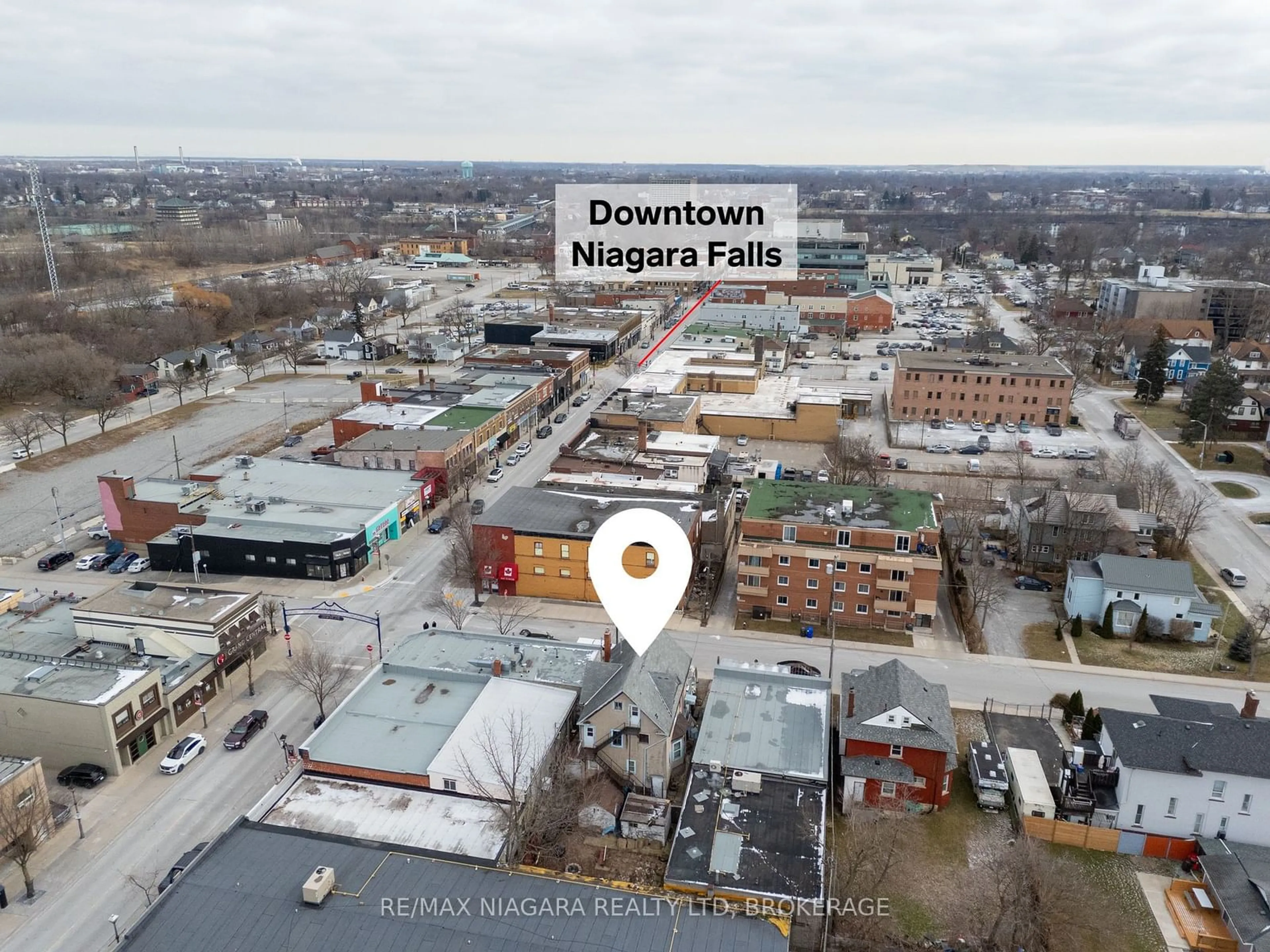 A pic from outside/outdoor area/front of a property/back of a property/a pic from drone, mountain view for 4677 Crysler Ave, Niagara Falls Ontario L2E 3V7