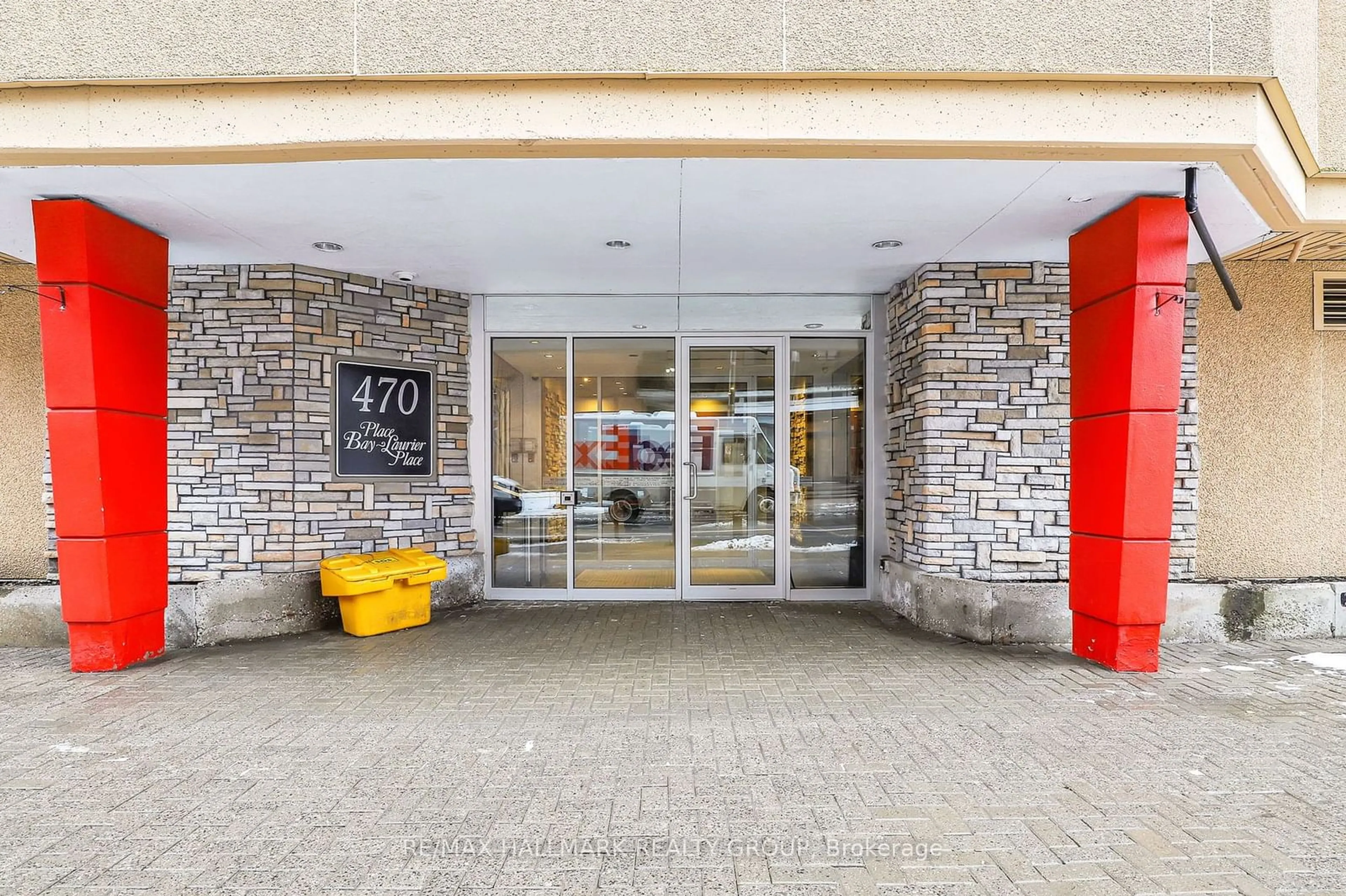 Indoor foyer for 470 Laurier Ave #1606, Ottawa Centre Ontario K1R 7W9