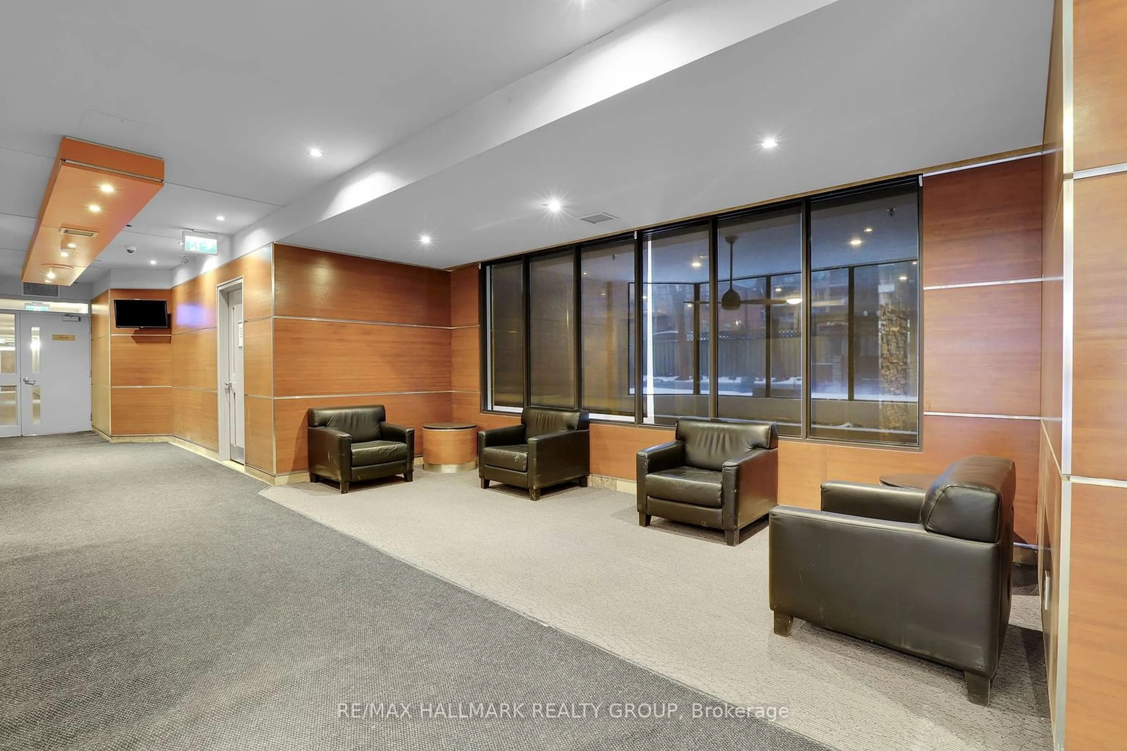 Indoor foyer for 470 Laurier Ave #1606, Ottawa Centre Ontario K1R 7W9