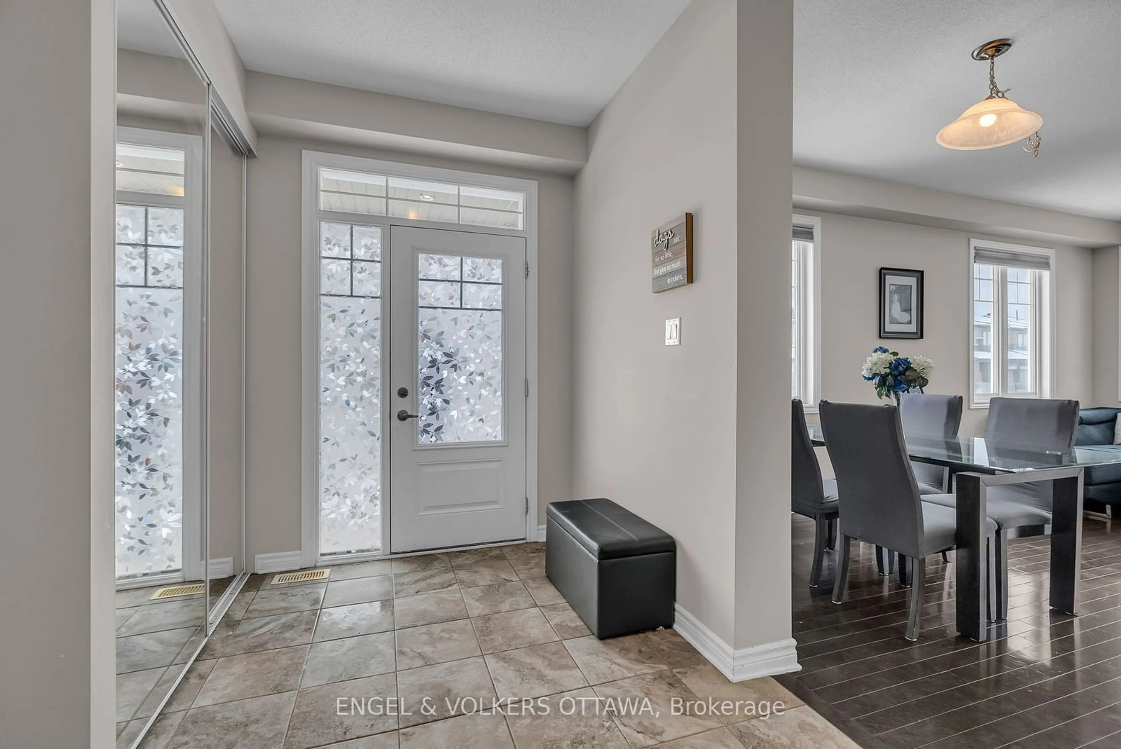 Indoor entryway for 123 Yellowcress Way, Orleans - Cumberland and Area Ontario K4A 1C1