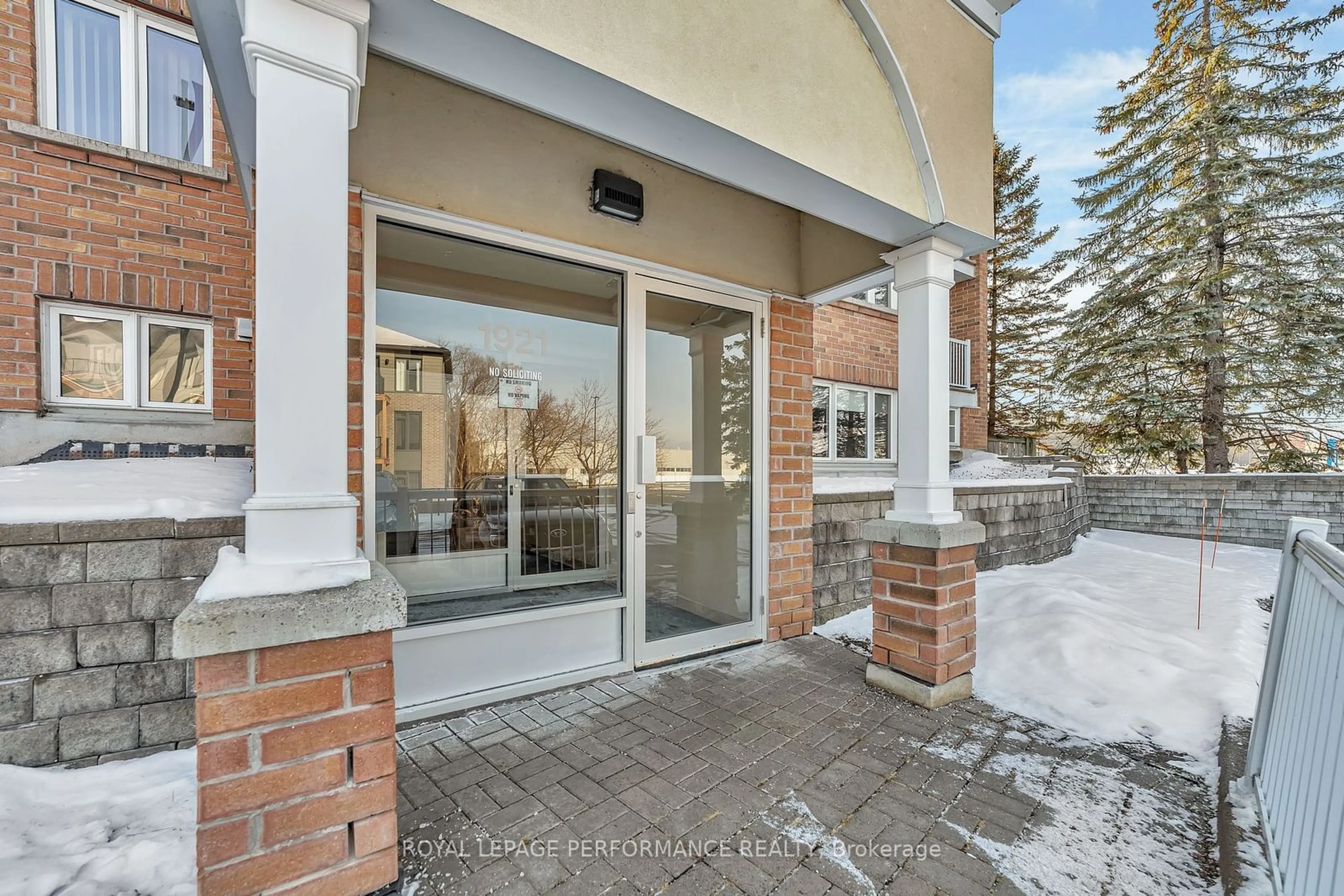 Indoor foyer for 1921 St Joseph Blvd #203, Orleans - Convent Glen and Area Ontario K1C 0A3