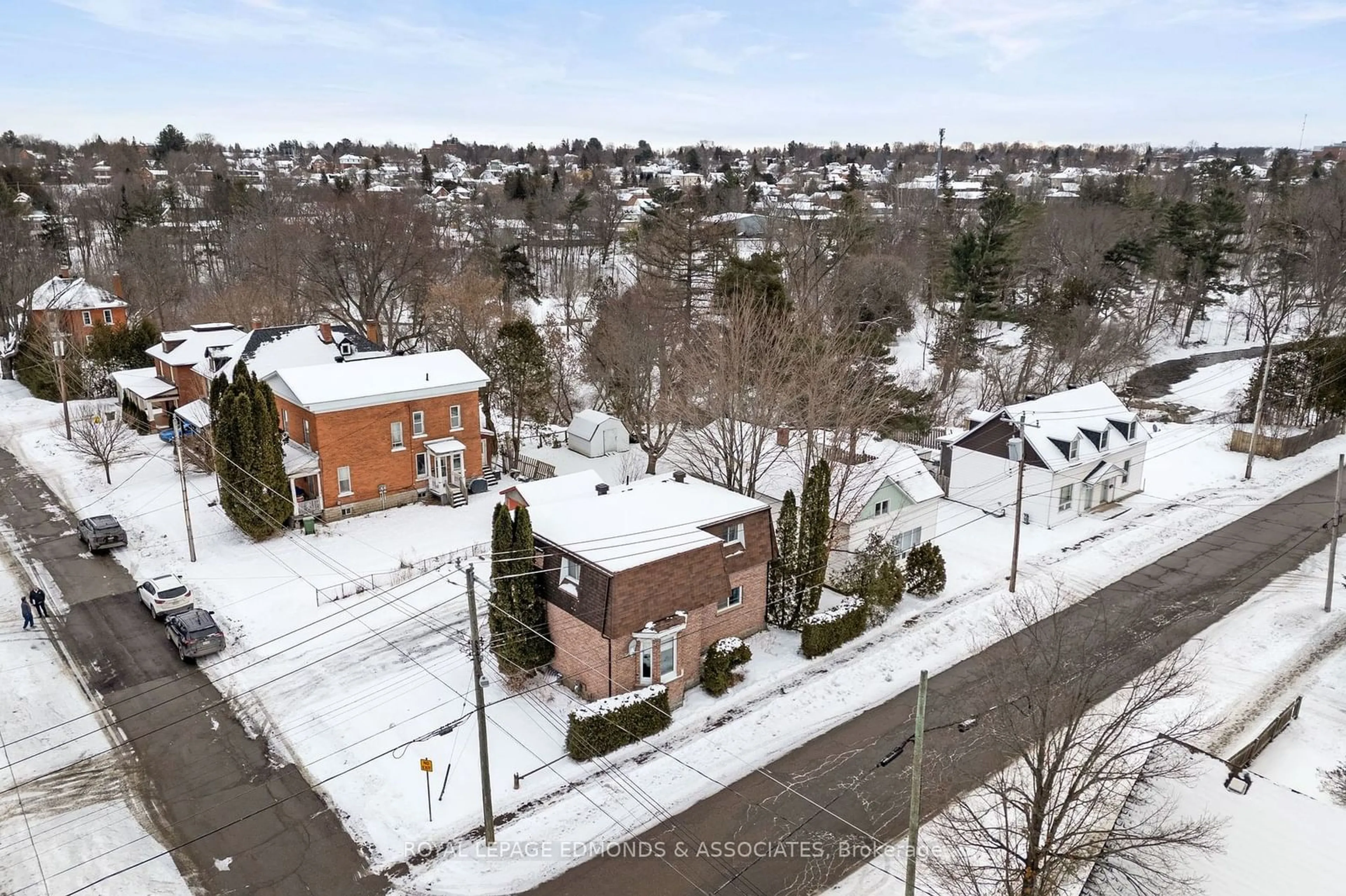 A pic from outside/outdoor area/front of a property/back of a property/a pic from drone, street for 363 Moffat St, Pembroke Ontario K8A 3X8