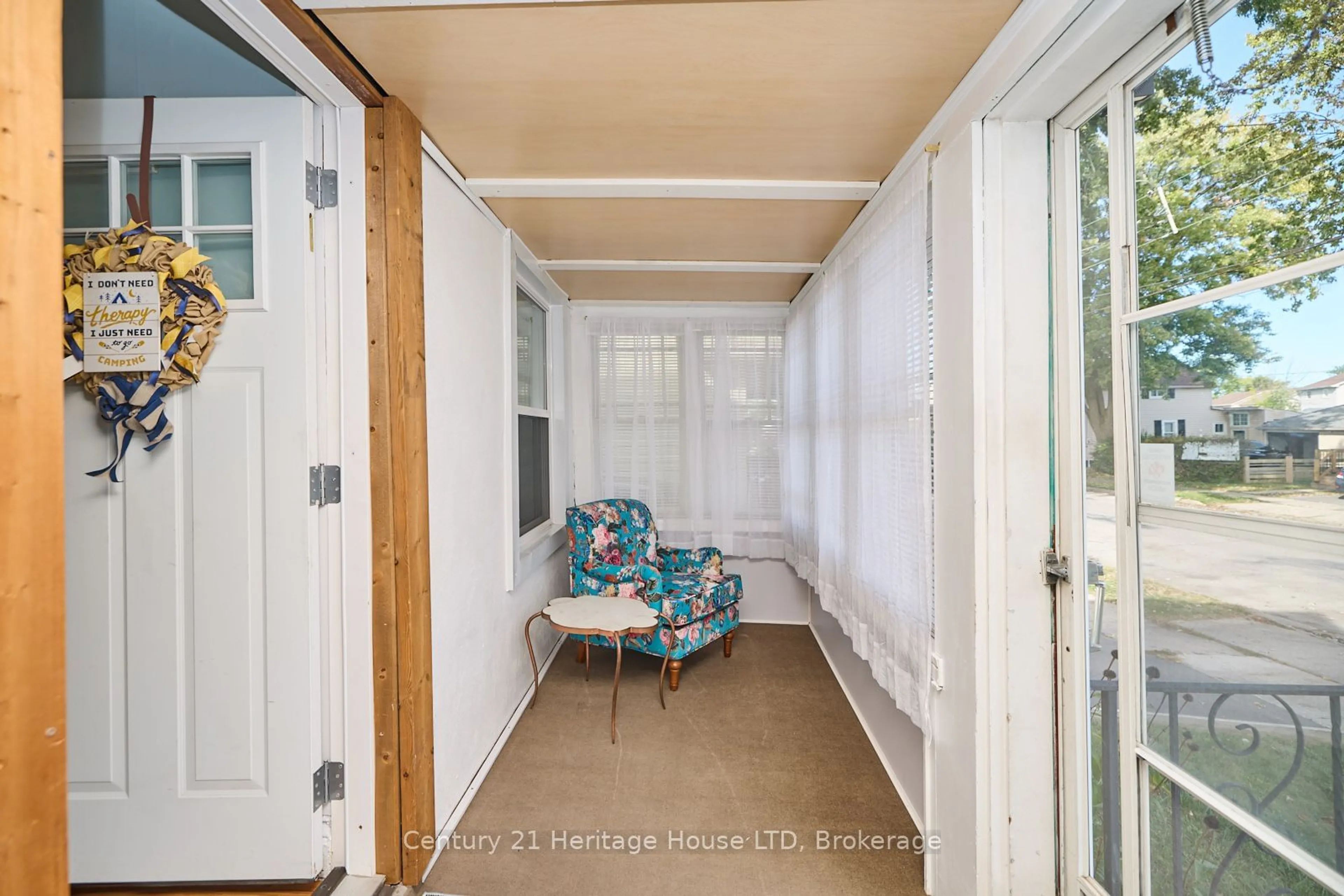 Indoor entryway for 48 Semley Ave, Welland Ontario L3C 1X4