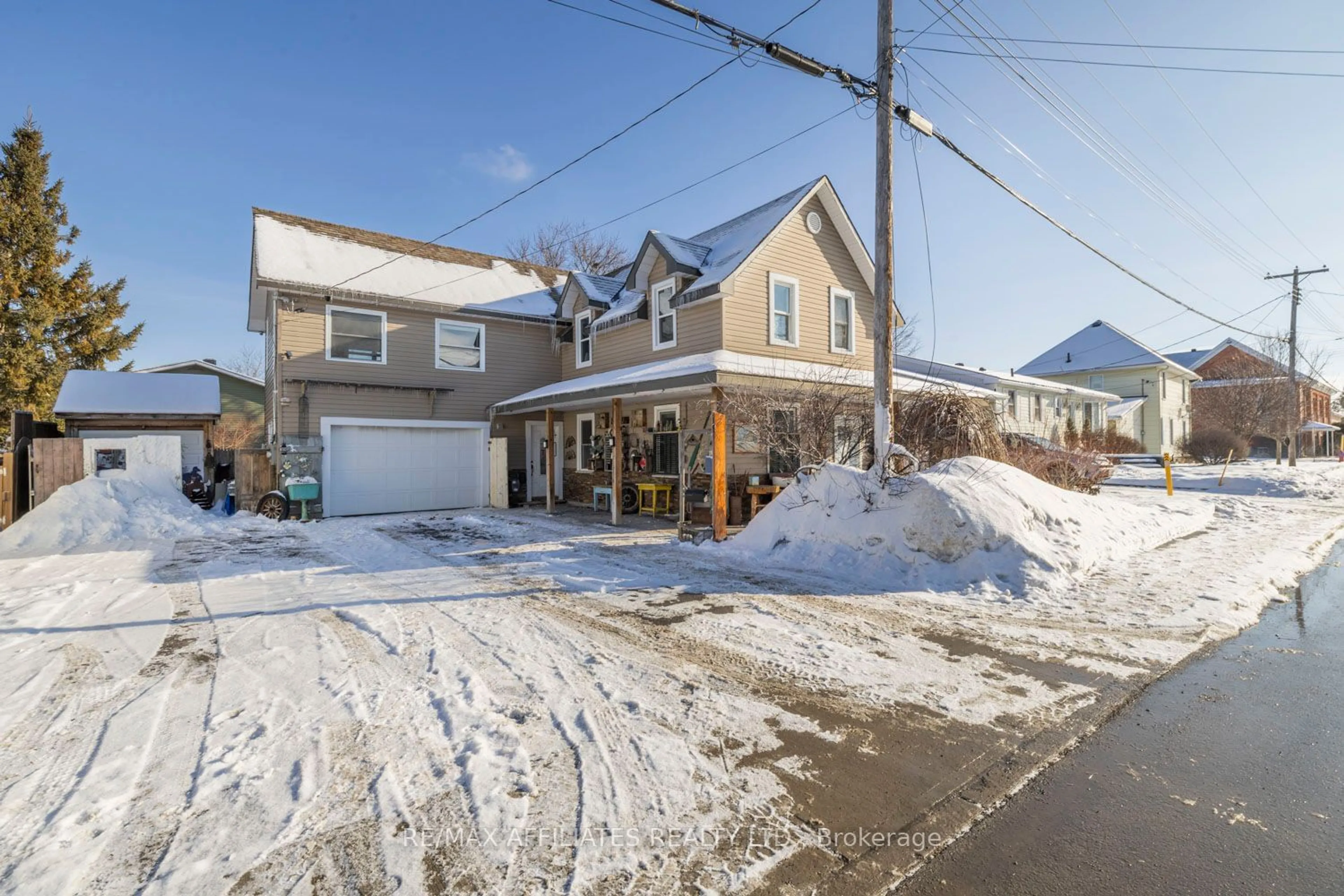 A pic from outside/outdoor area/front of a property/back of a property/a pic from drone, street for 311 Alicia St, Arnprior Ontario K7S 1H7