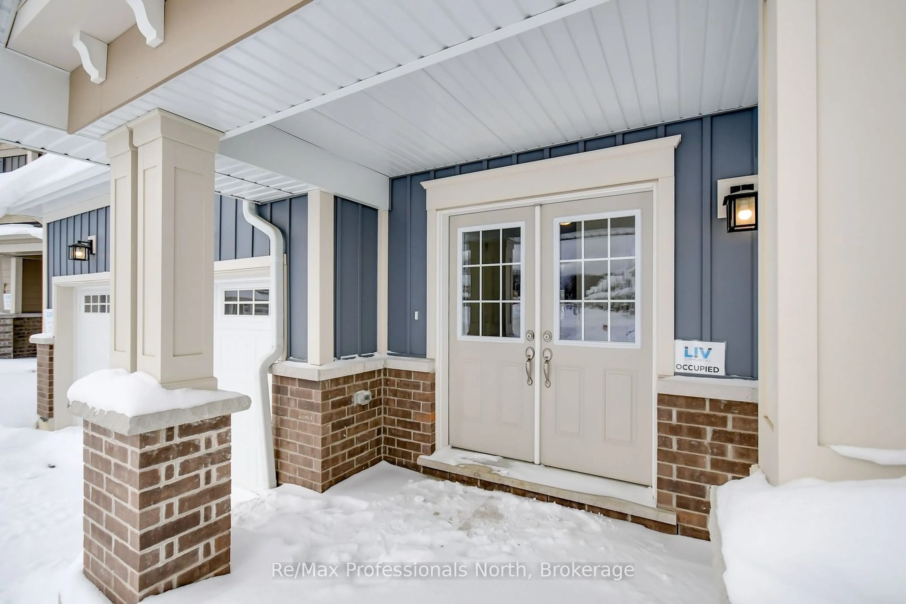 Indoor entryway for 335 Beechwood Forest Lane, Gravenhurst Ontario P1P 0H8