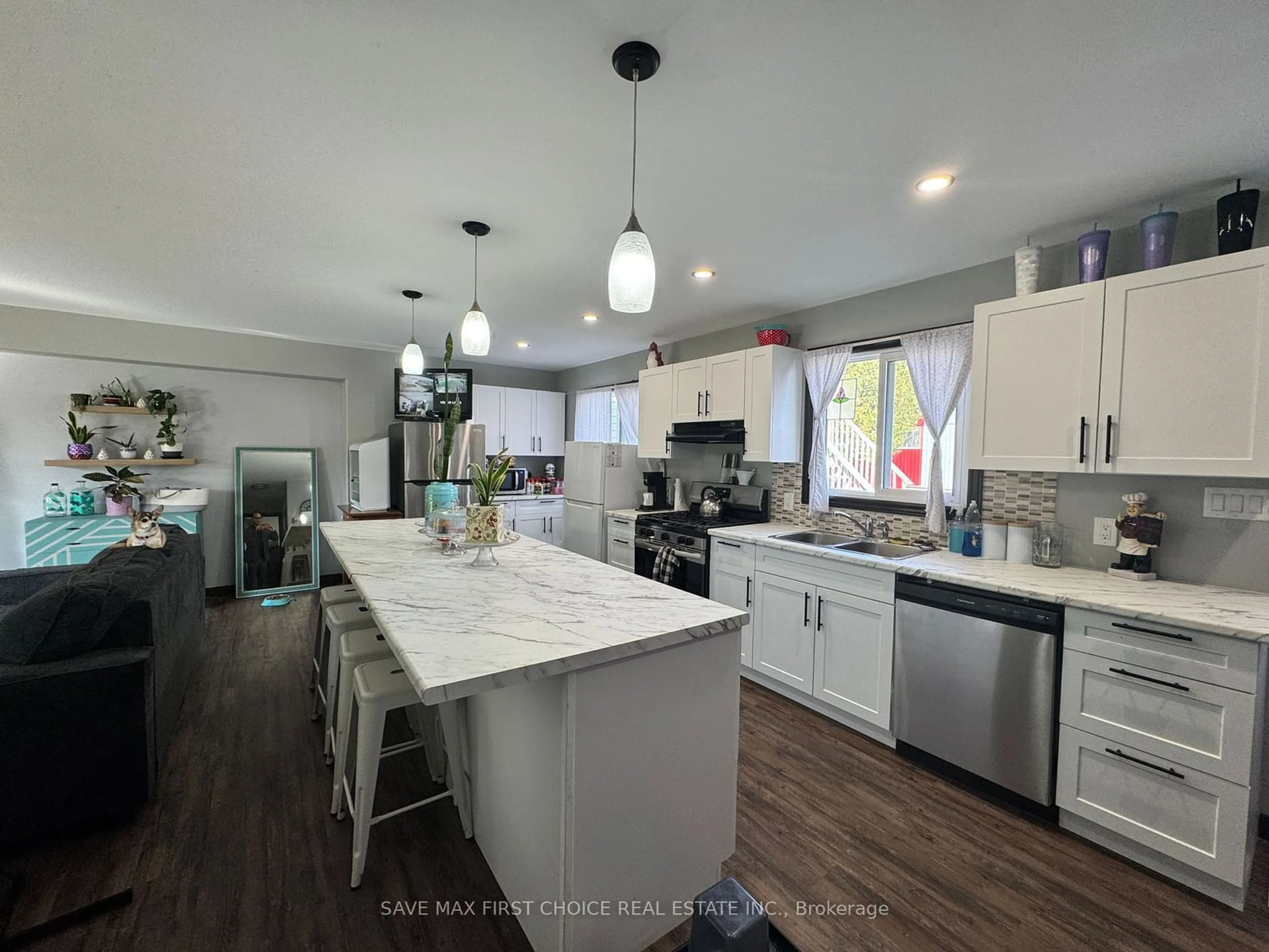 Open concept kitchen, unknown for 19311 Gore Rd, Chatham-Kent Ontario N0P 1A0