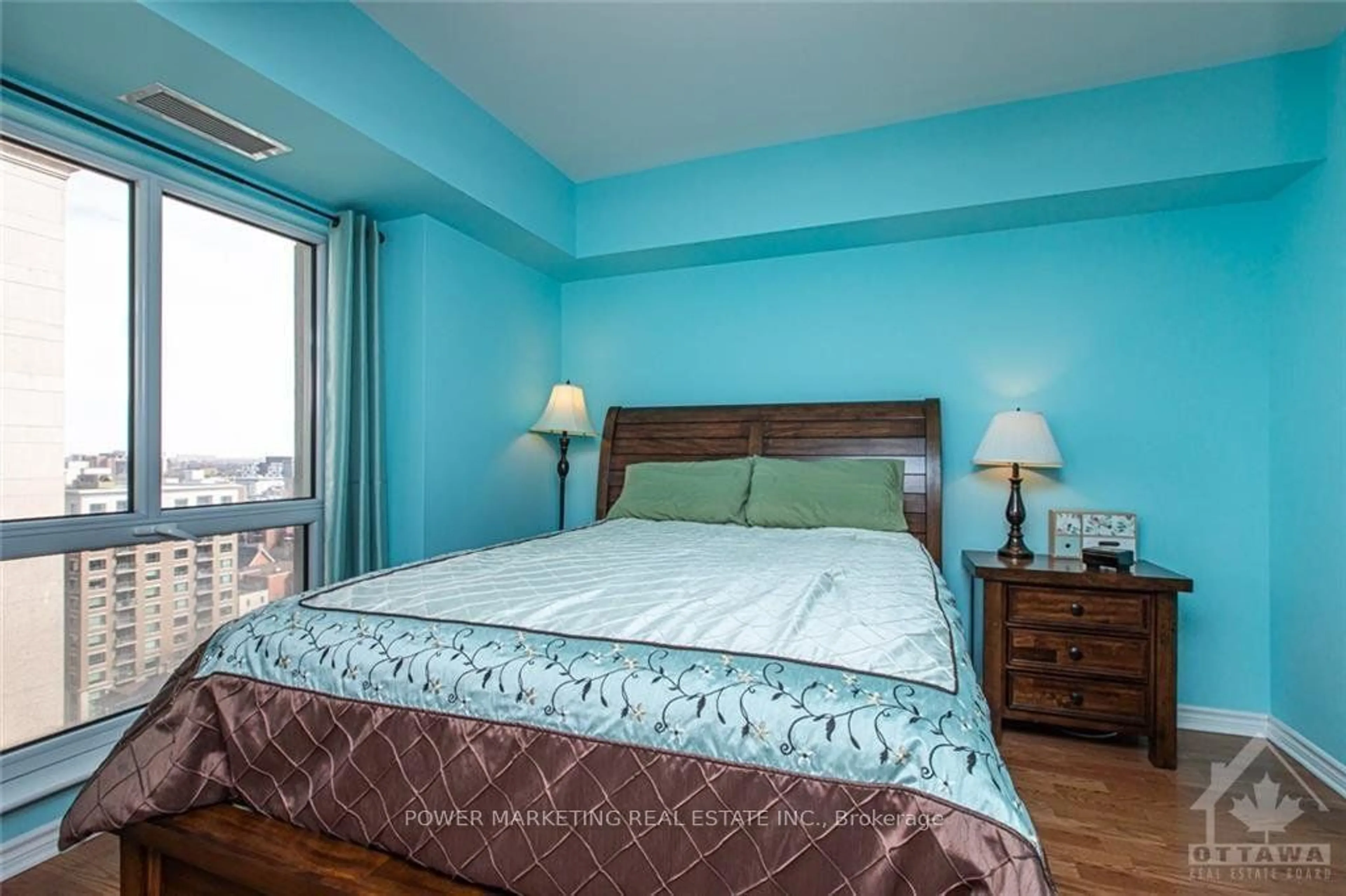 Bedroom with bed, wood/laminate floor for 200 RIDEAU St #1510, Lower Town - Sandy Hill Ontario K1N 5Y1