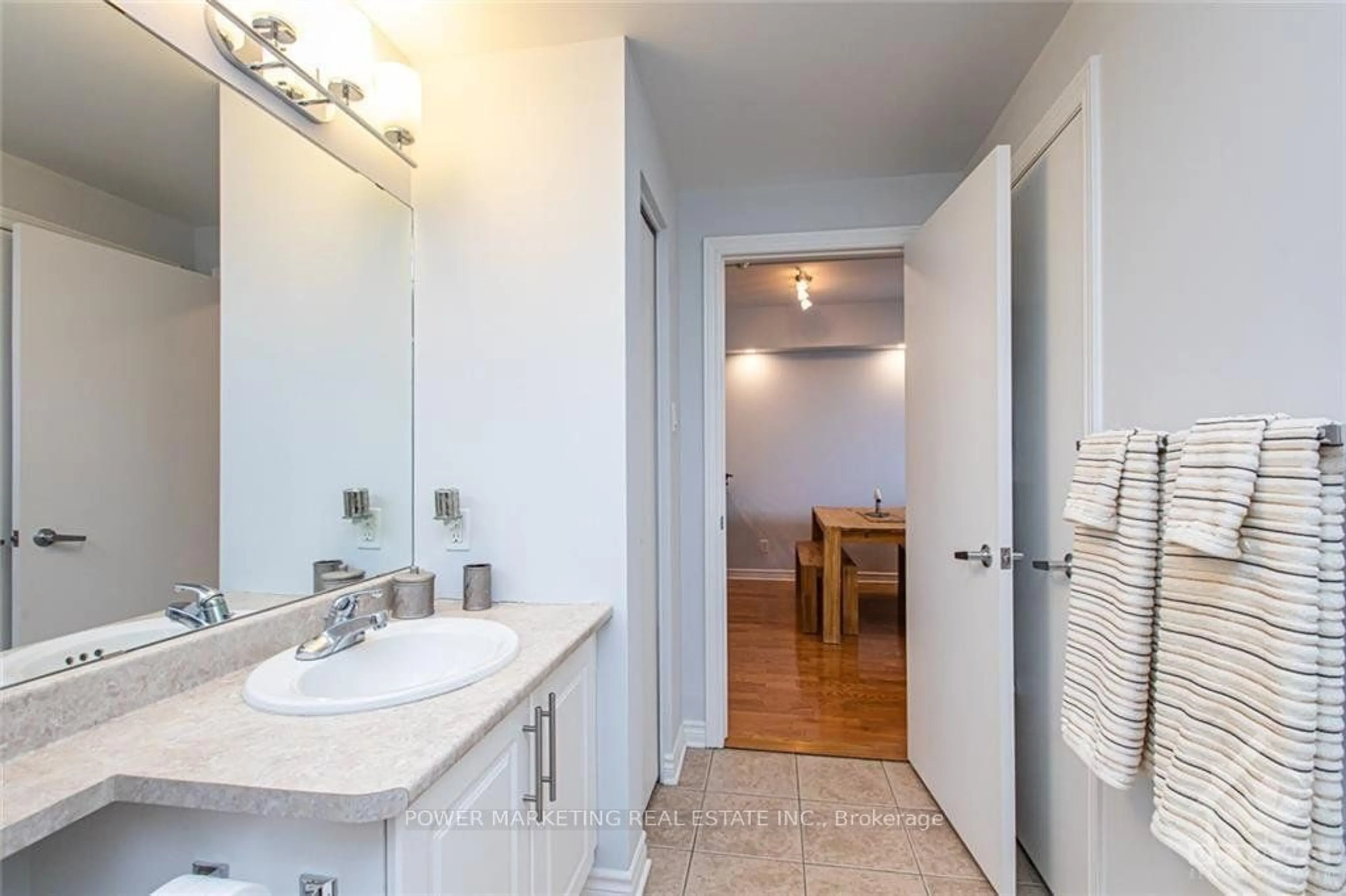 Standard bathroom, ceramic/tile floor for 200 RIDEAU St #1510, Lower Town - Sandy Hill Ontario K1N 5Y1