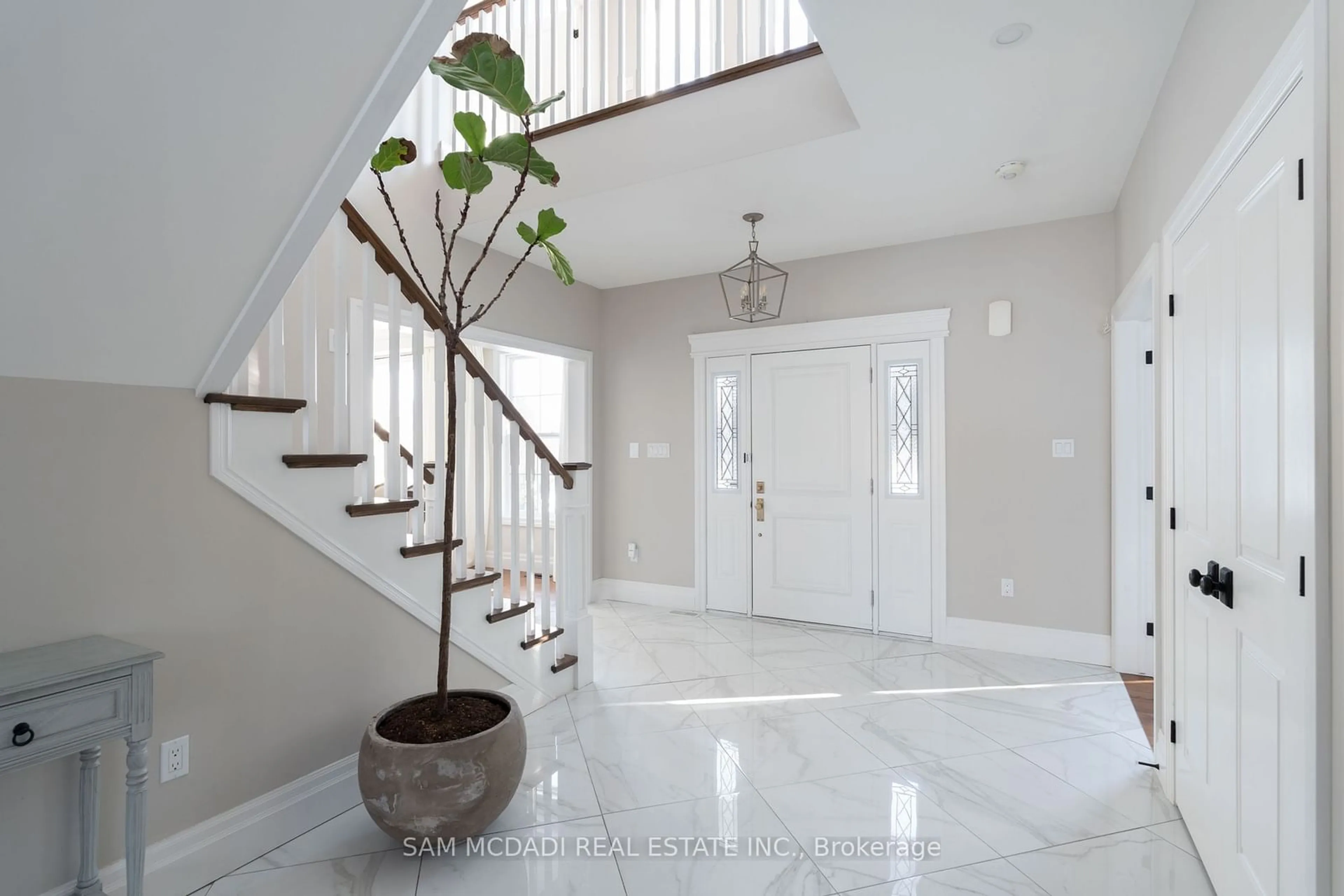 Indoor entryway for 1096 Westbrook Rd, Hamilton Ontario L0R 2A0