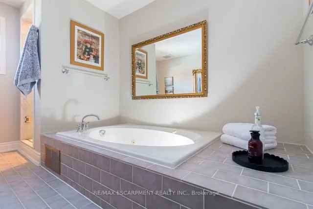 Additional property image - 12 LARKSPUR Cres