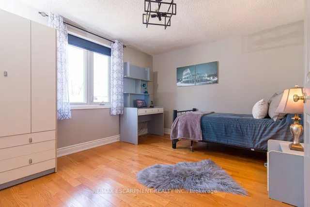 Additional property image - 12 LARKSPUR Cres
