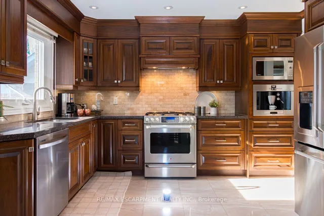 Additional property image - 12 LARKSPUR Cres