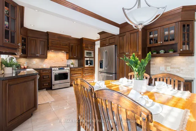 Additional property image - 12 LARKSPUR Cres