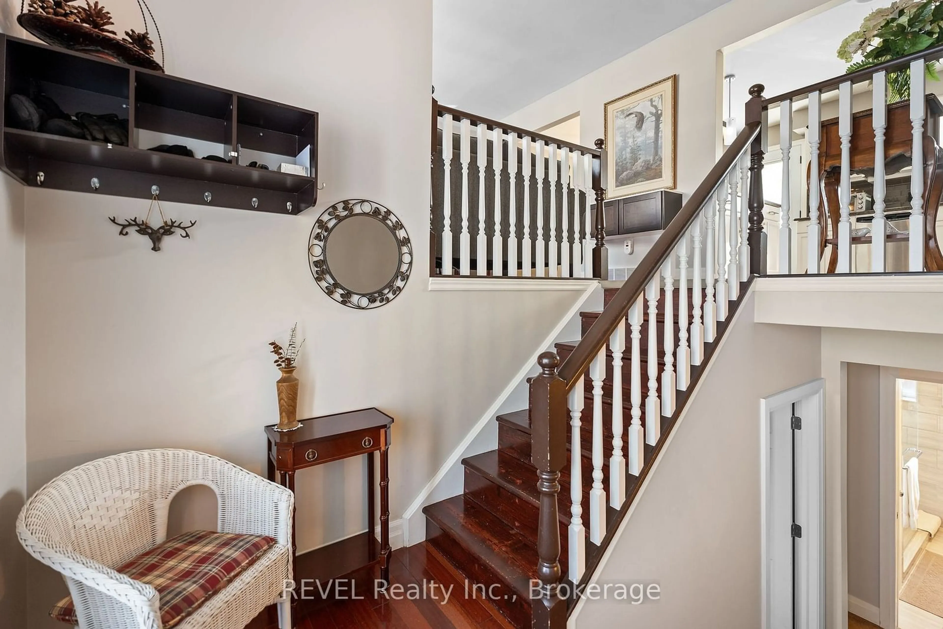 Indoor entryway for 3009 Evadere Ave, Fort Erie Ontario L0S 1N0