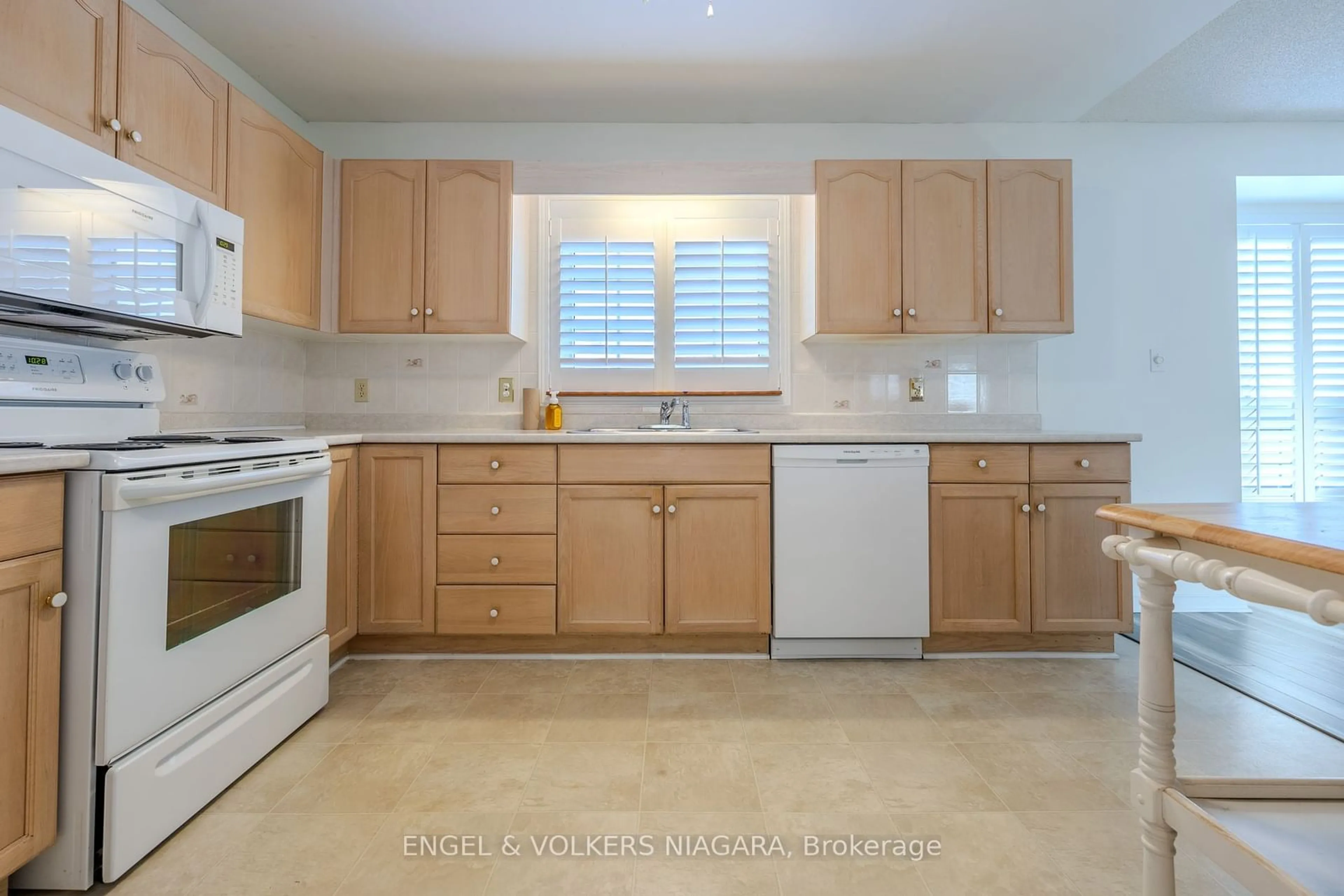 Standard kitchen, ceramic/tile floor for 7470 Monastery Dr #17, Niagara Falls Ontario L2H 3B3