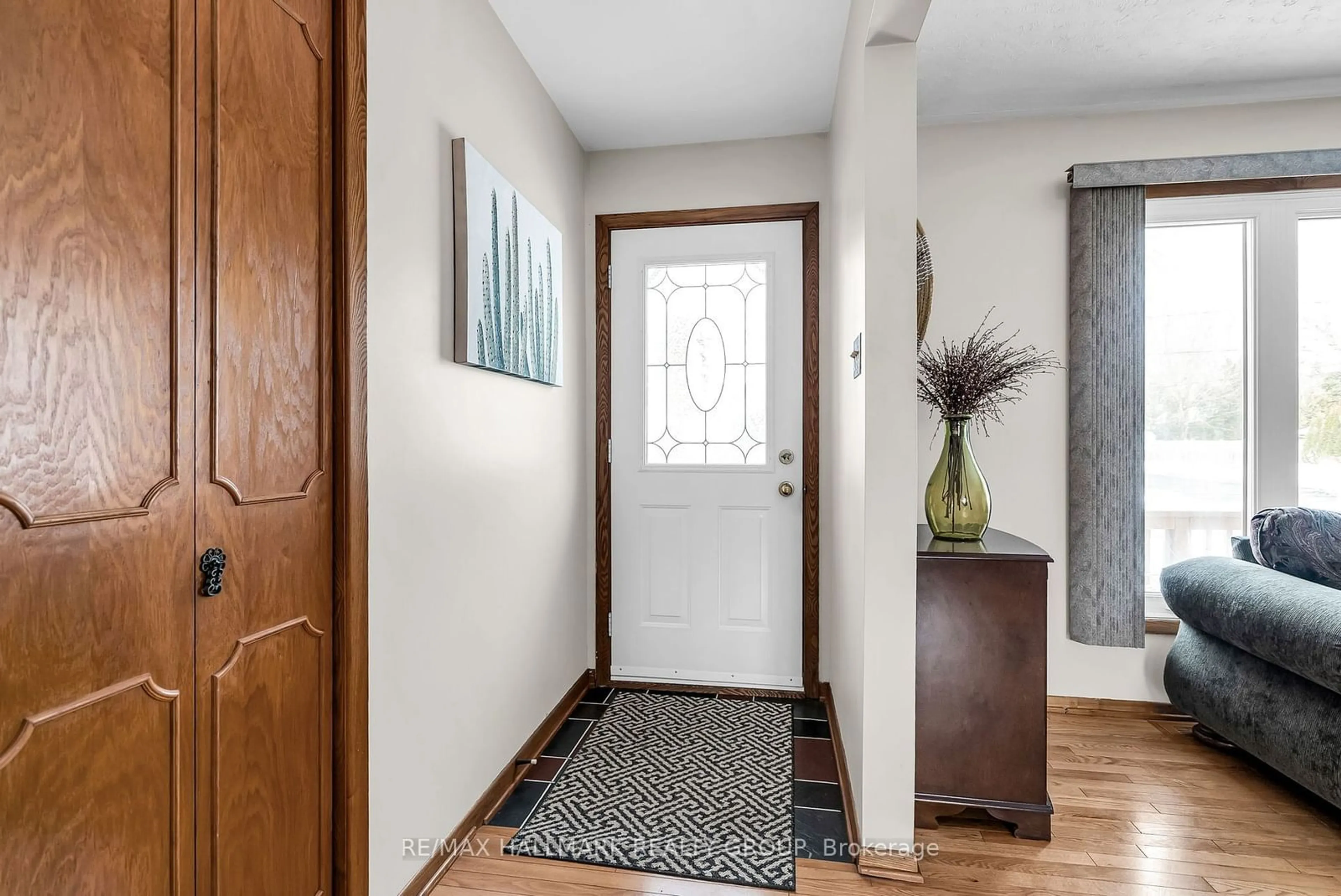 Indoor entryway for 1407 Walton St, Cornwall Ontario K6H 1V8