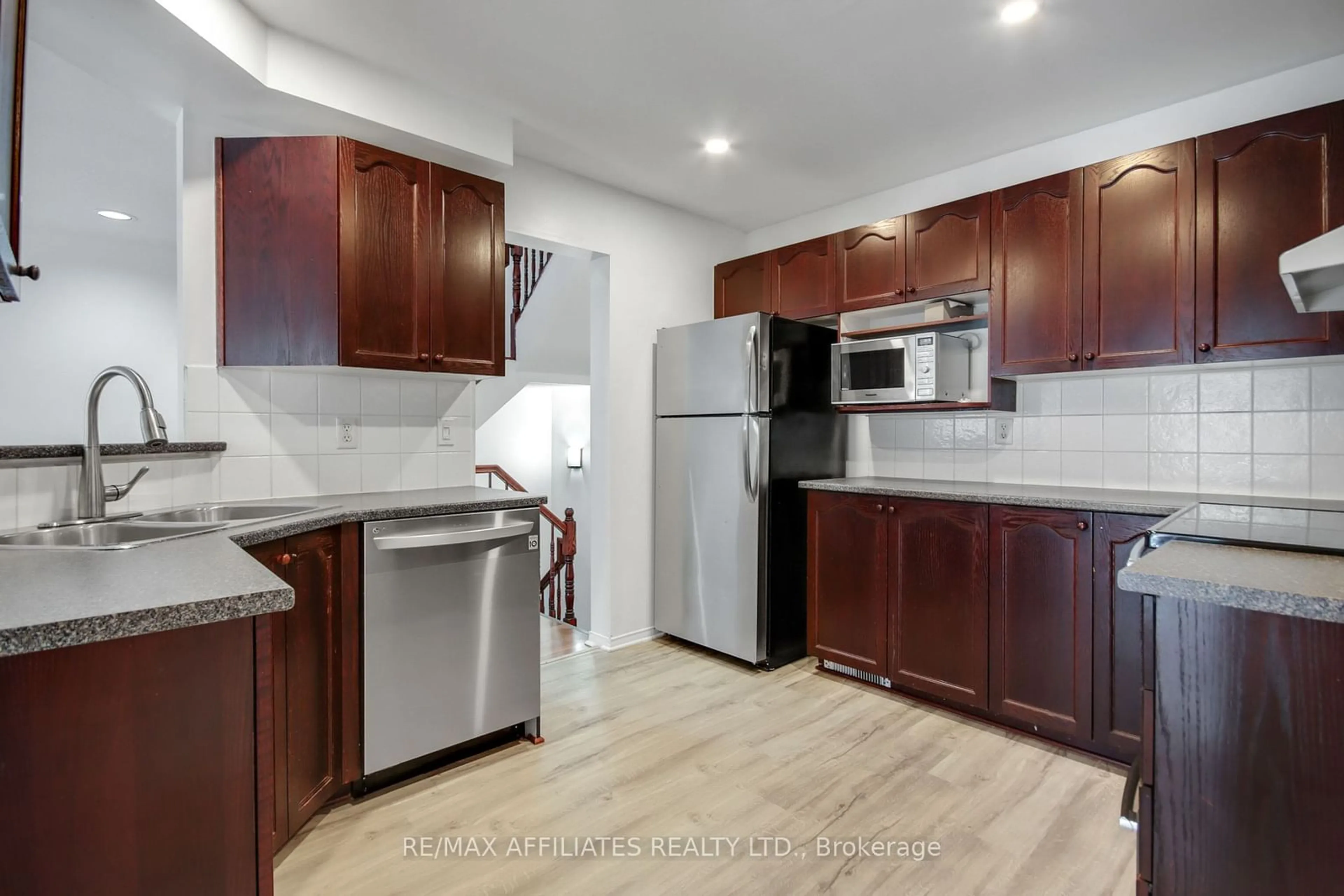 Standard kitchen, unknown for 1343 Halton Terr, Kanata Ontario K2K 3J2