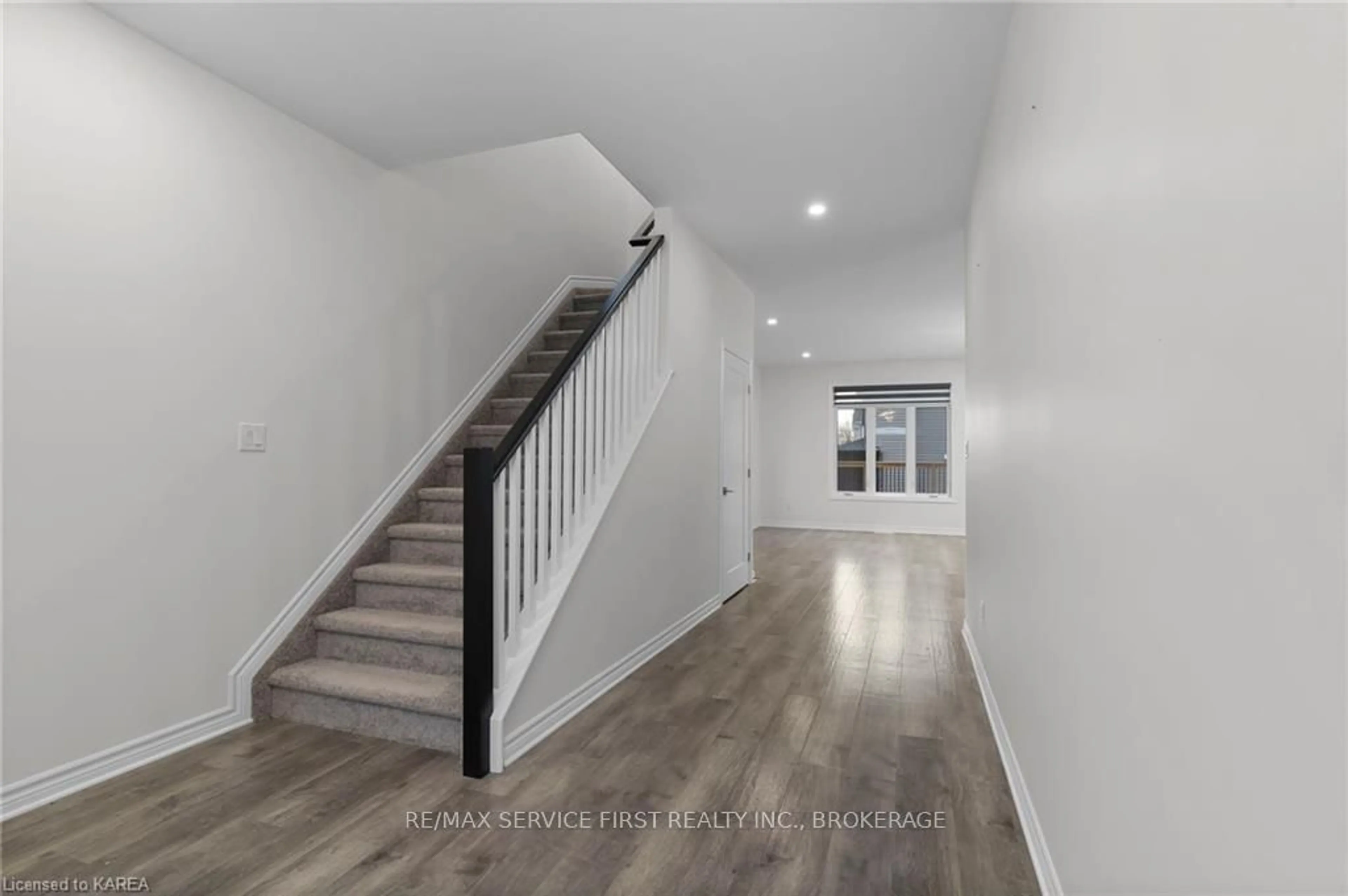 Stairs for 1343 Ottawa St, Kingston Ontario K7P 0T9