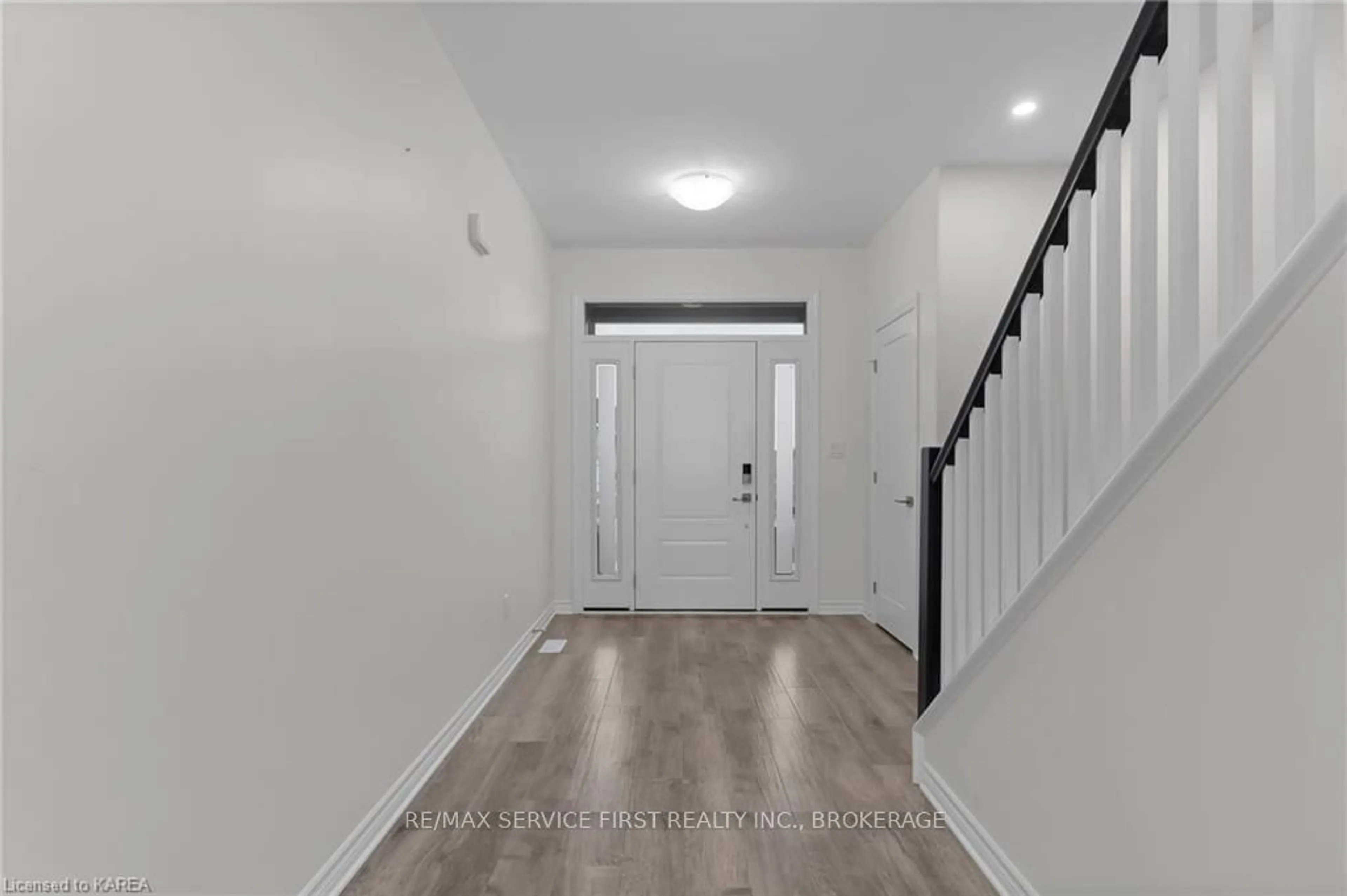 Indoor entryway for 1343 Ottawa St, Kingston Ontario K7P 0T9