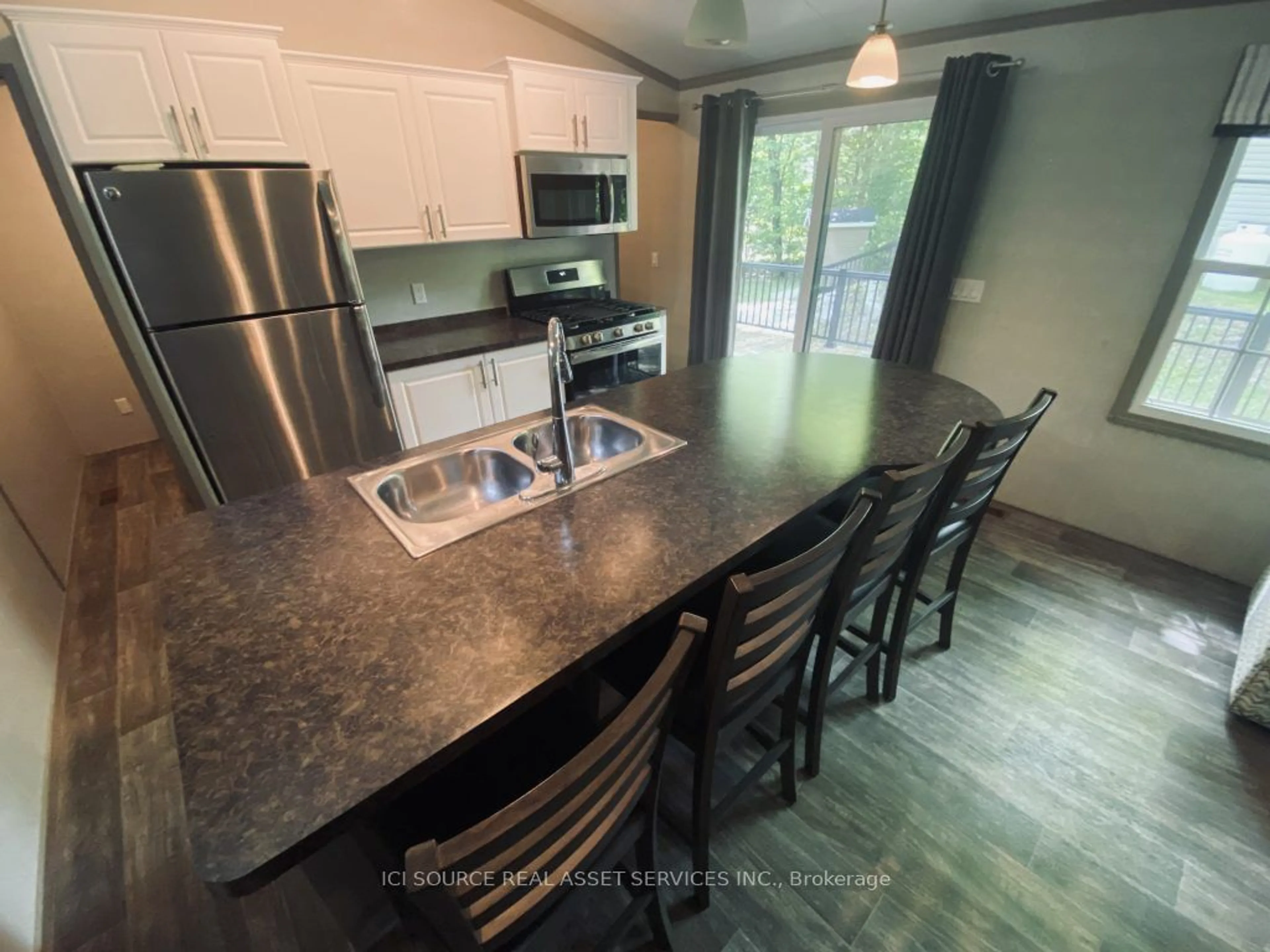 Open concept kitchen, unknown for 1082 Shamrock Marina Rd #109, Gravenhurst Ontario P0E 1N0