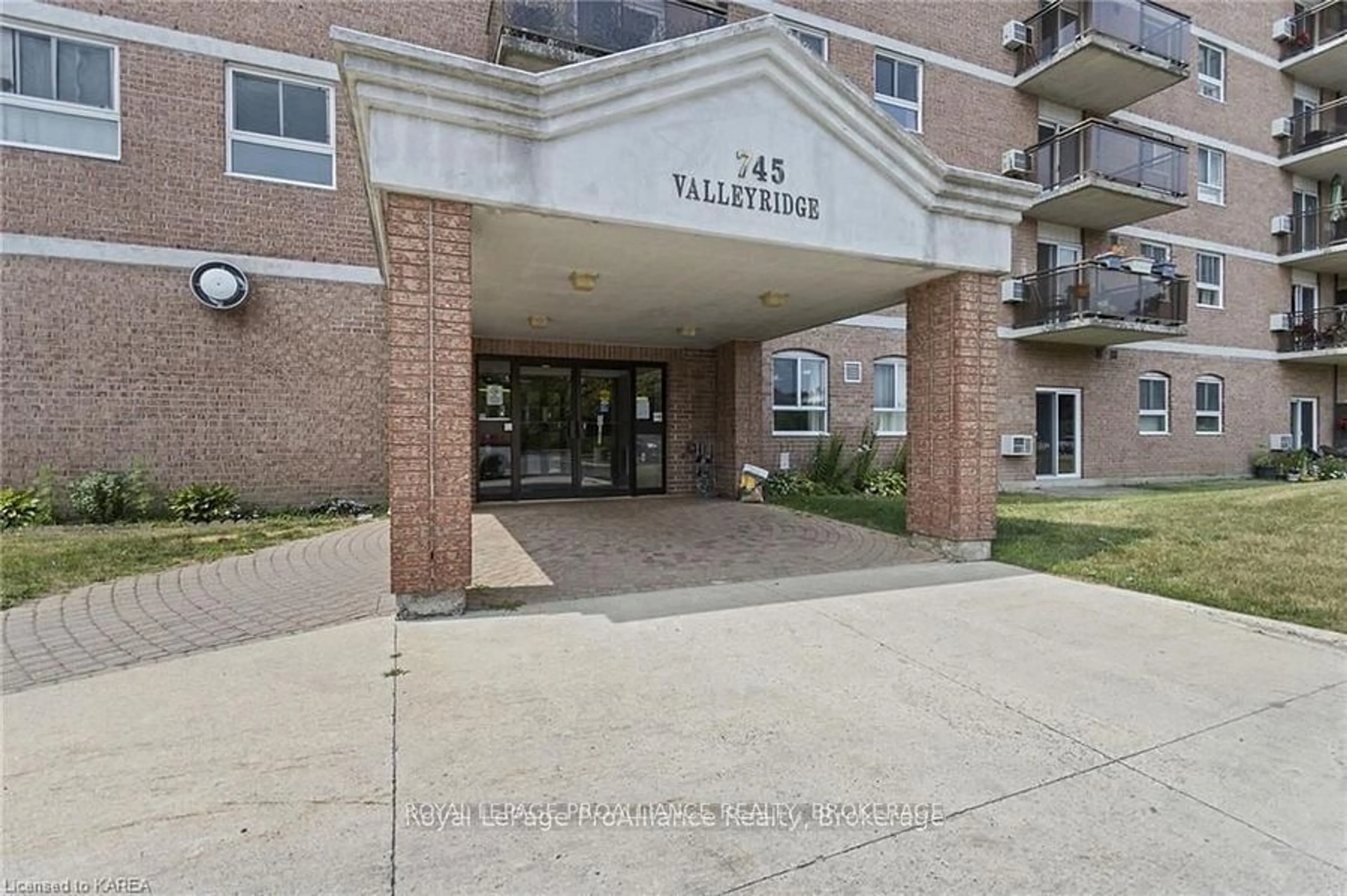 Indoor foyer for 745 Davis Dr #412, Kingston Ontario K7M 8J4