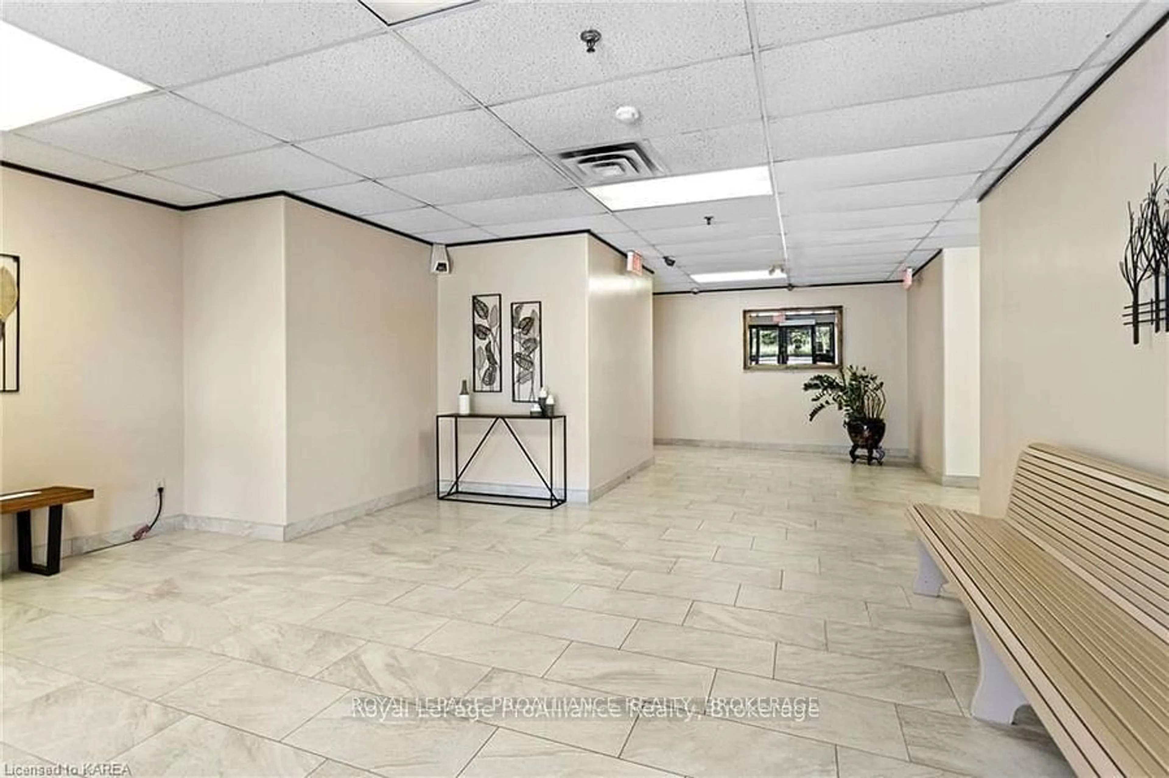 Indoor foyer for 745 Davis Dr #412, Kingston Ontario K7M 8J4