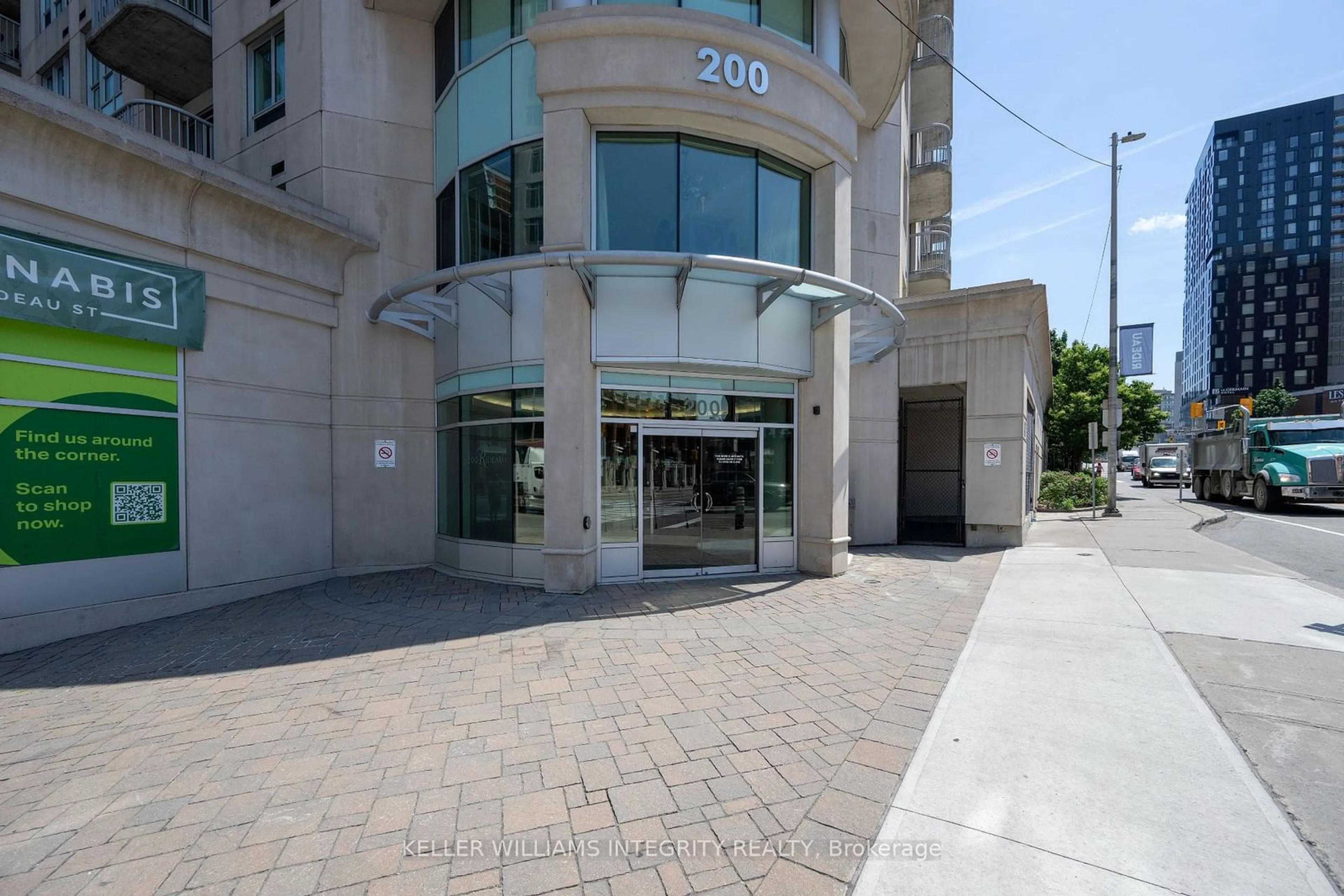 Indoor foyer for 200 RIDEAU St #2005, Lower Town - Sandy Hill Ontario K1N 5Y1