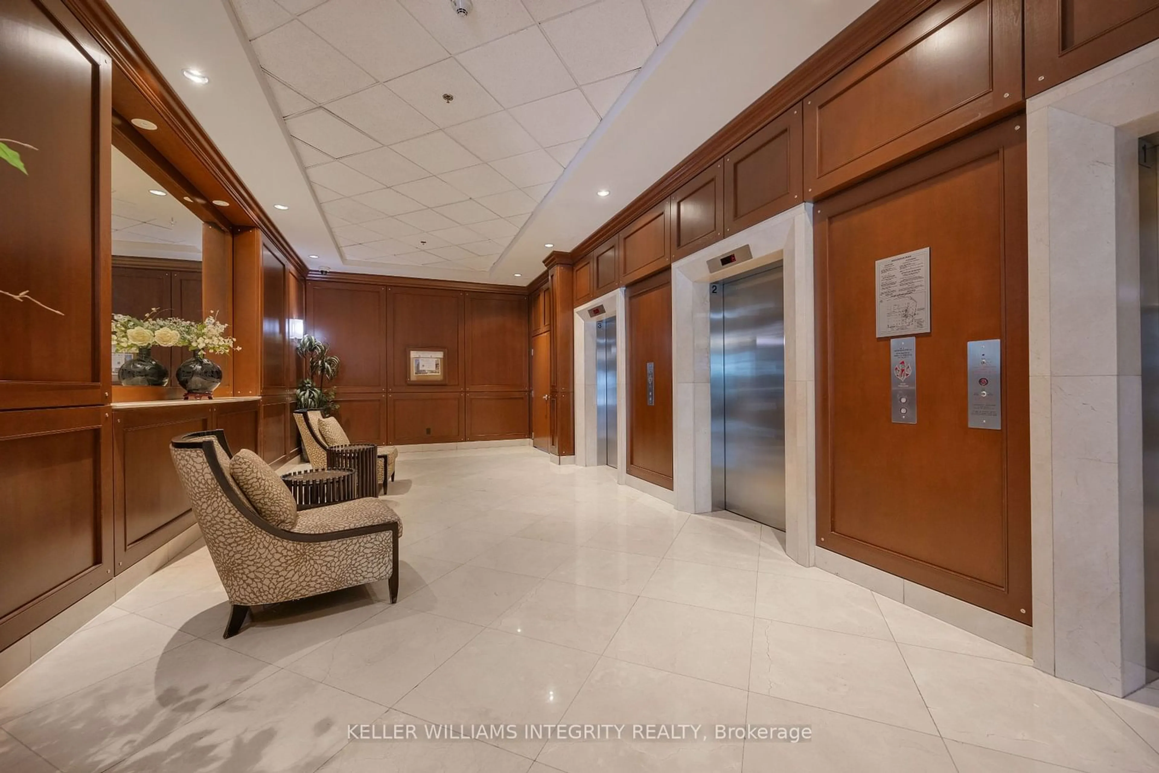 Lobby for 200 RIDEAU St #2005, Lower Town - Sandy Hill Ontario K1N 5Y1