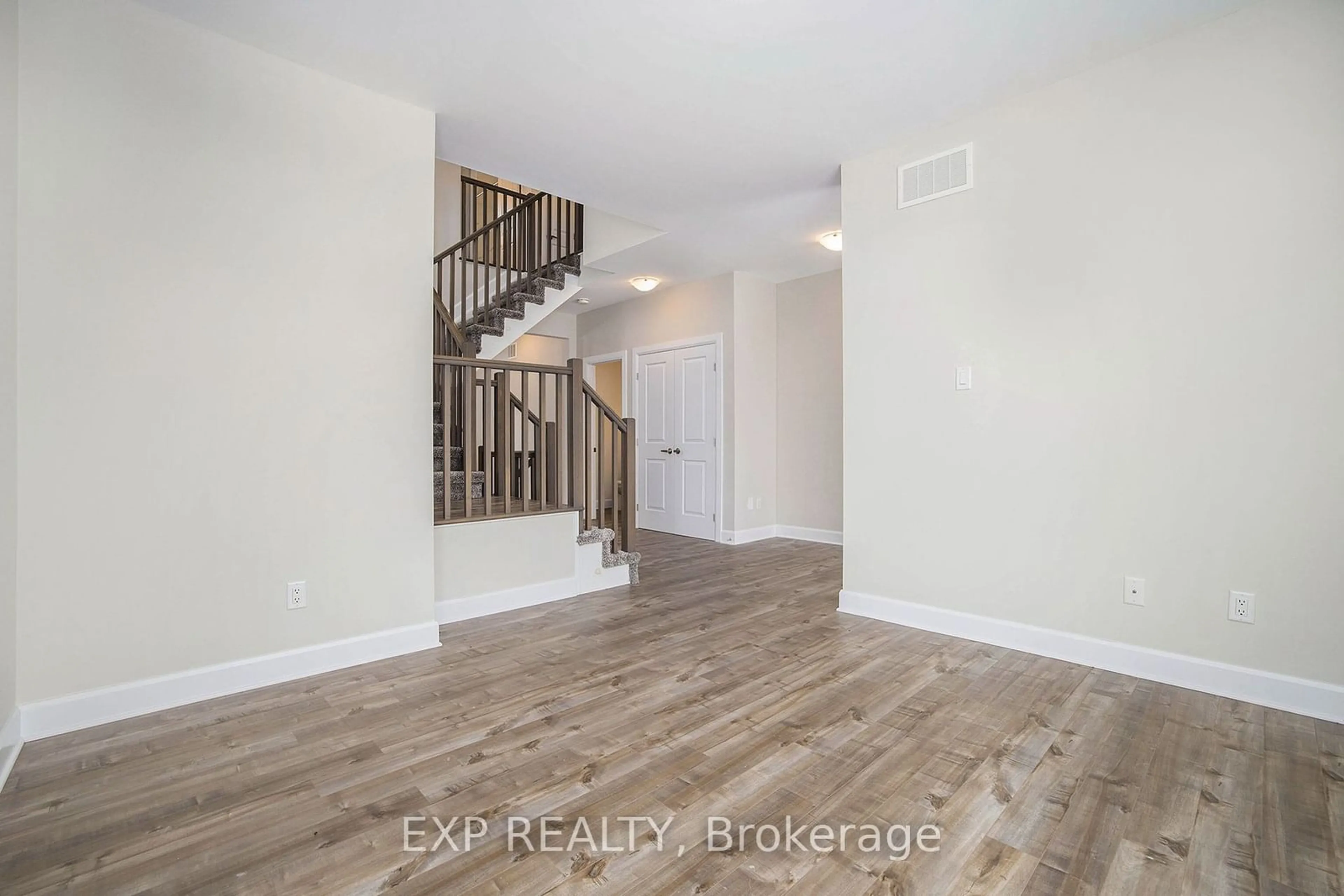 Indoor entryway for 106 Dunlop Rd, Carleton Place Ontario K7C 0R5