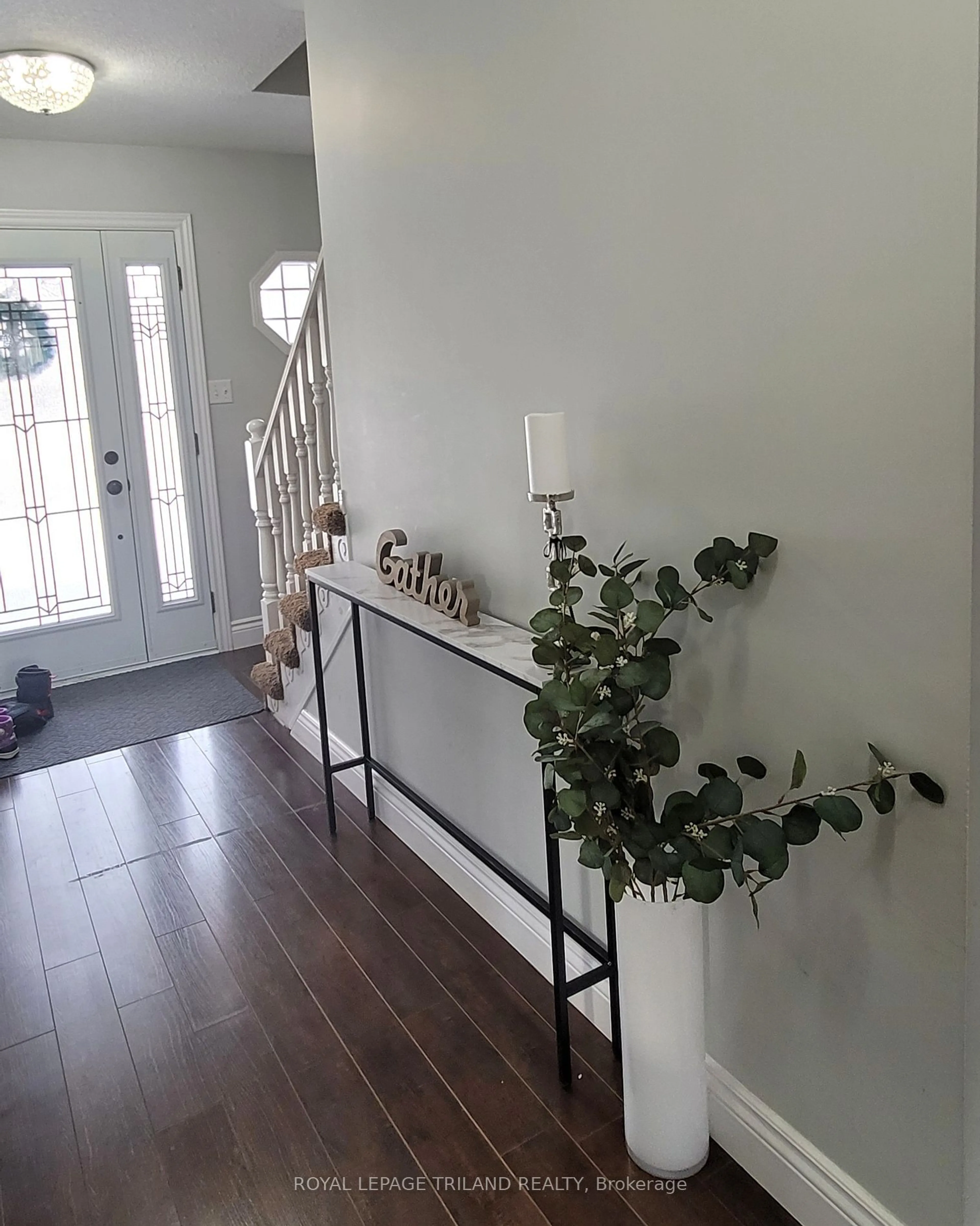 Indoor entryway for 58 Stonehenge Crt, London Ontario N5V 4M6