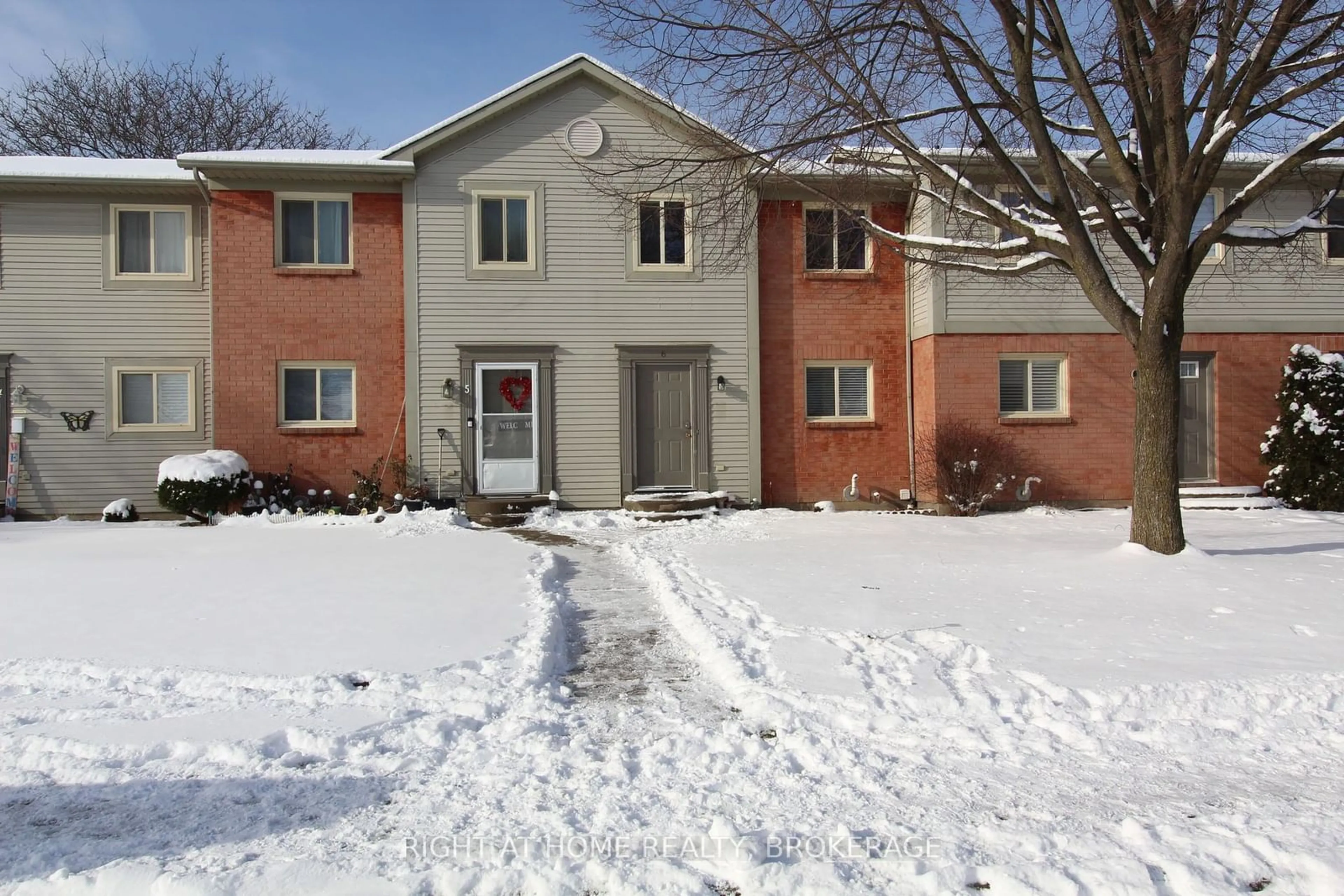 Home with brick exterior material, street for 65 DORCHESTER Blvd #6, St. Catharines Ontario L2M 7S9