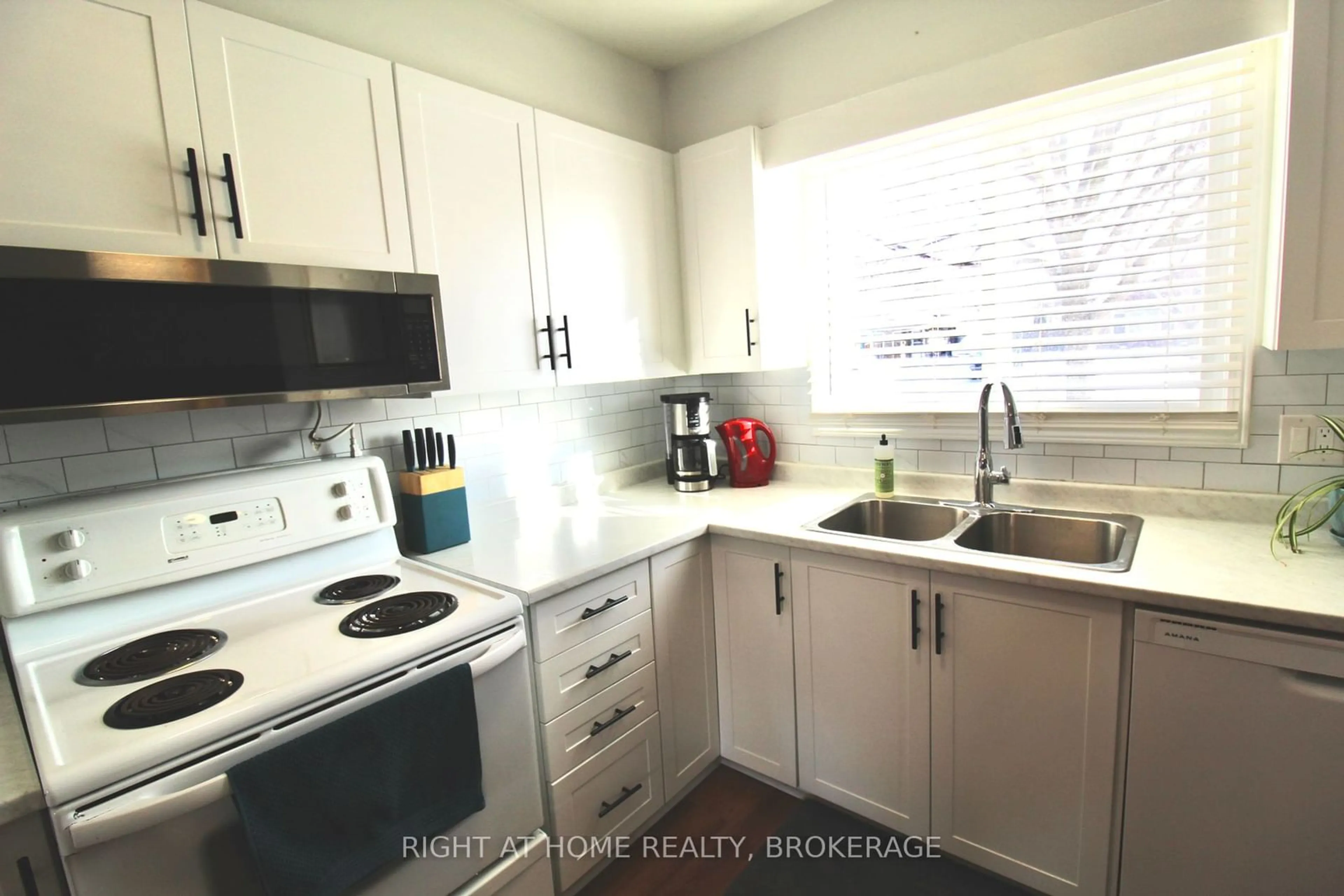 Standard kitchen, unknown for 65 DORCHESTER Blvd #6, St. Catharines Ontario L2M 7S9