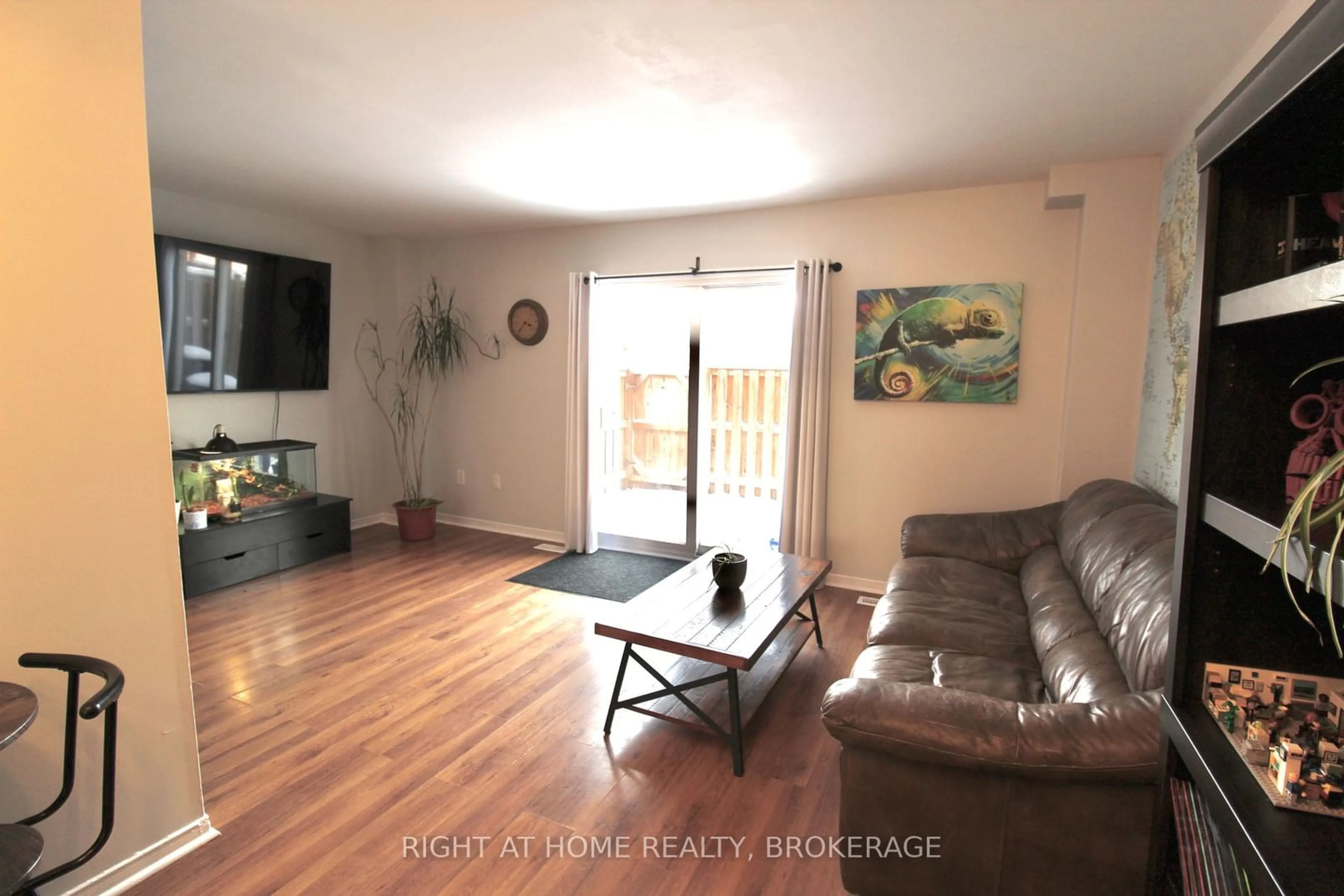 Living room with furniture, wood/laminate floor for 65 DORCHESTER Blvd #6, St. Catharines Ontario L2M 7S9