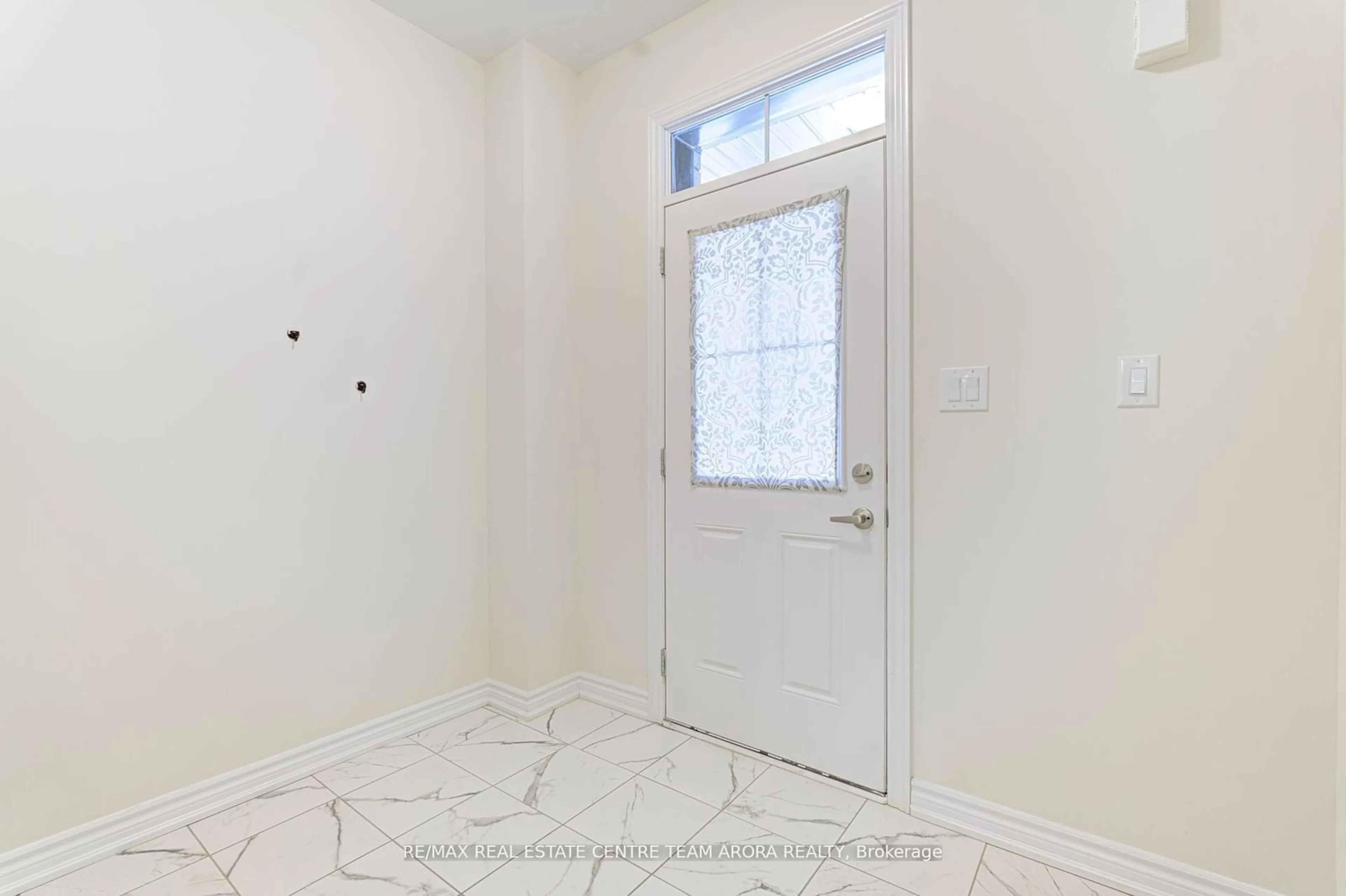 Indoor entryway for 51 Ever Sweet Way, Thorold Ontario L2V 0K9