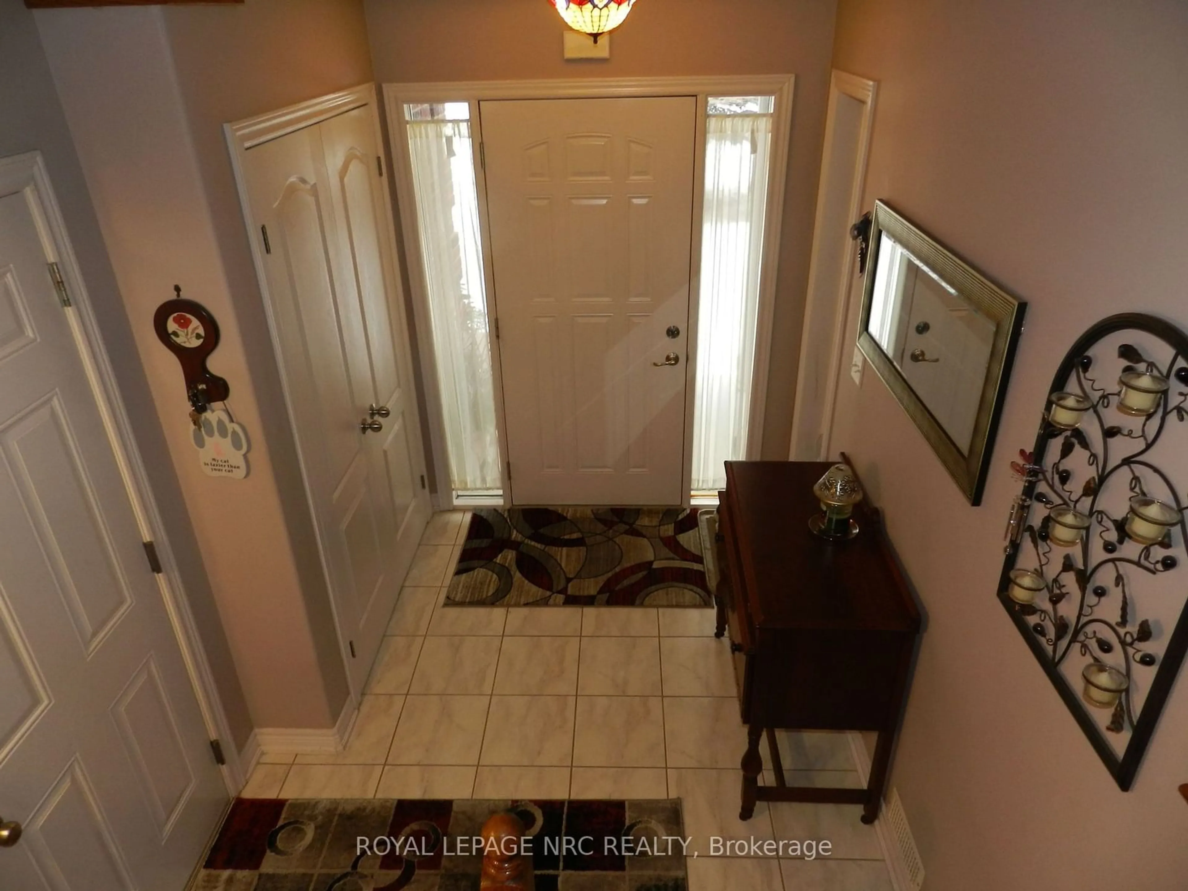 Indoor entryway for 5498 Morning Glory Crt, Niagara Falls Ontario L2J 0A3