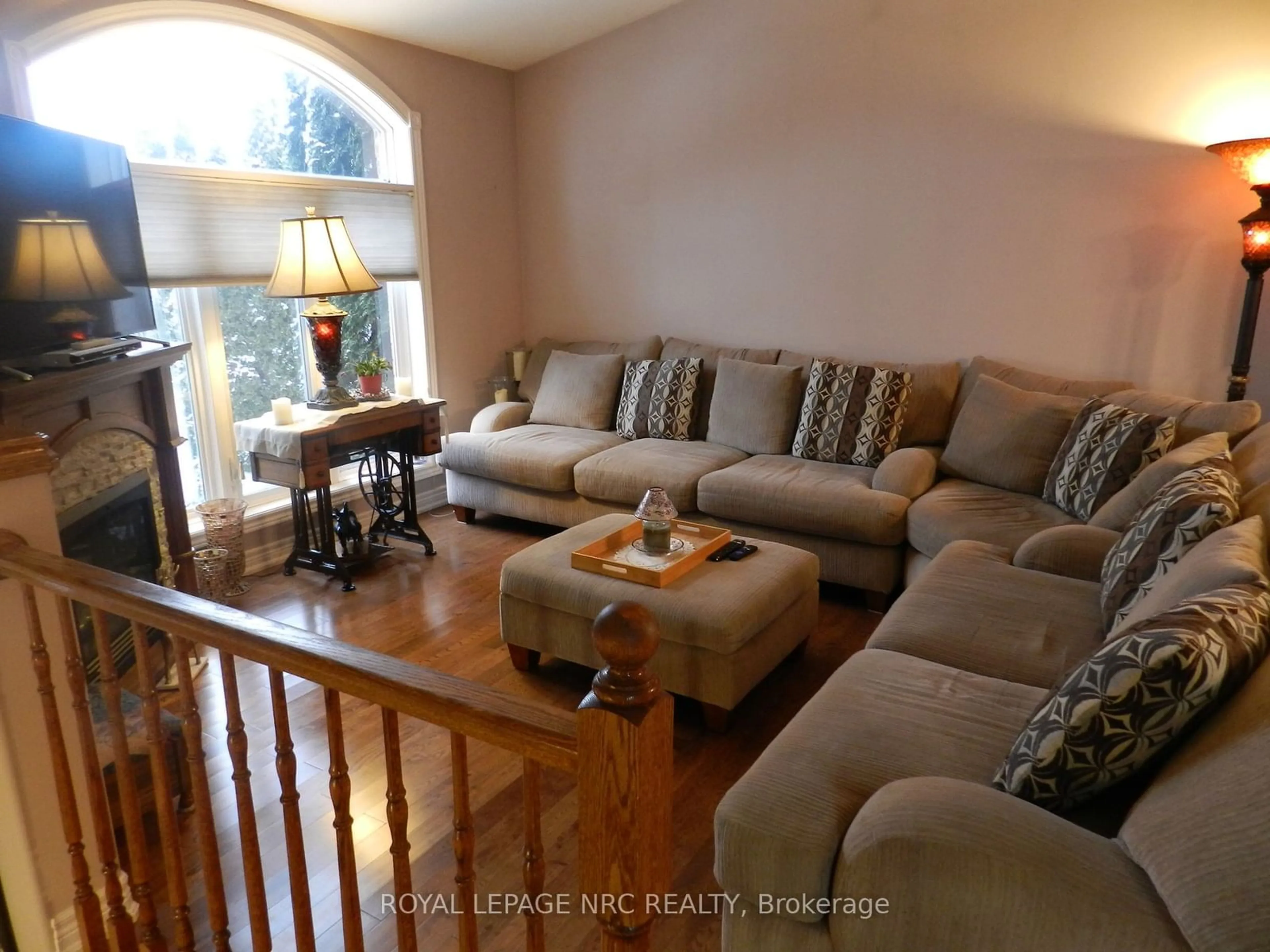 Living room with furniture, wood/laminate floor for 5498 Morning Glory Crt, Niagara Falls Ontario L2J 0A3