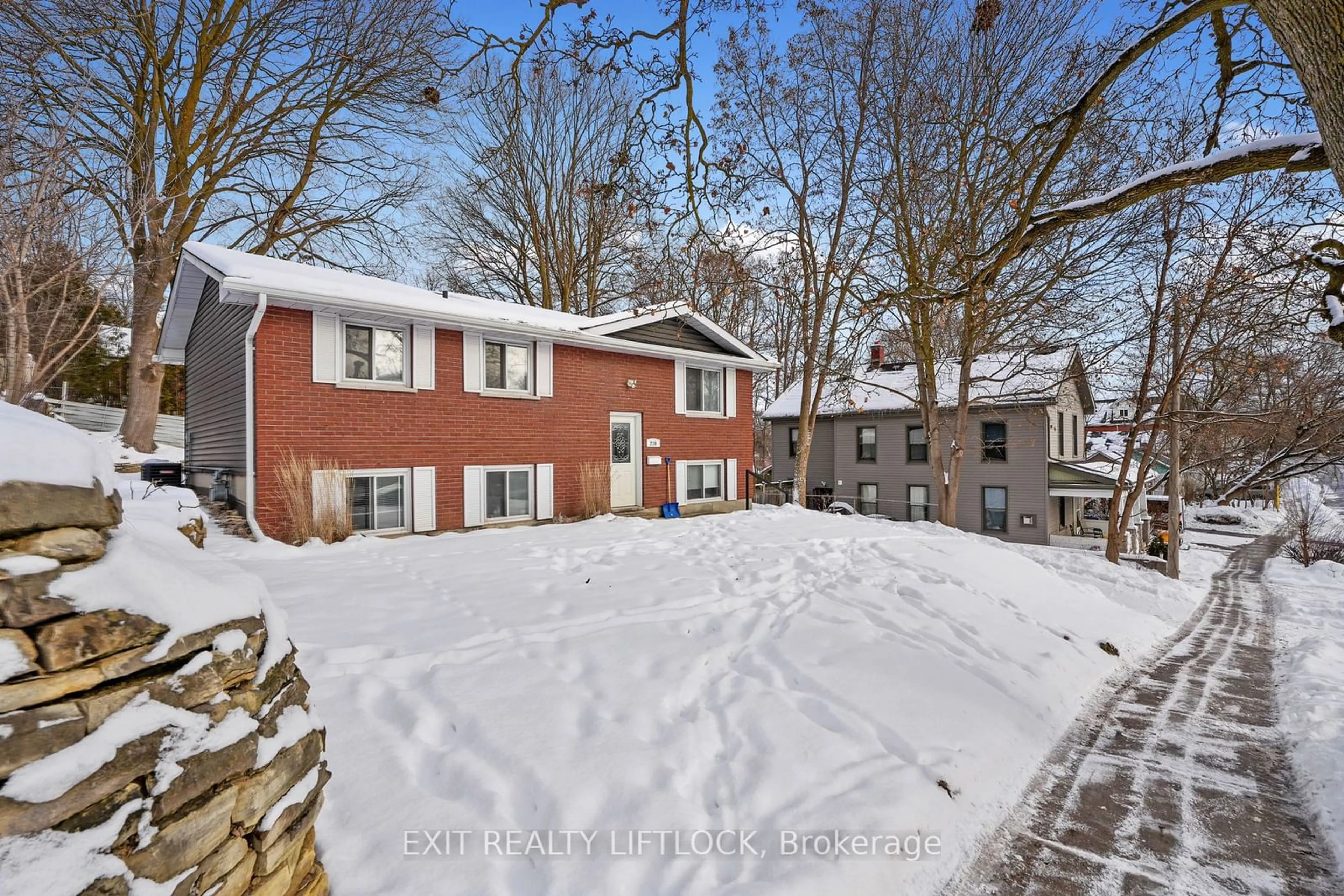 A pic from outside/outdoor area/front of a property/back of a property/a pic from drone, street for 210 Antrim St, Peterborough Ontario K9H 3G4