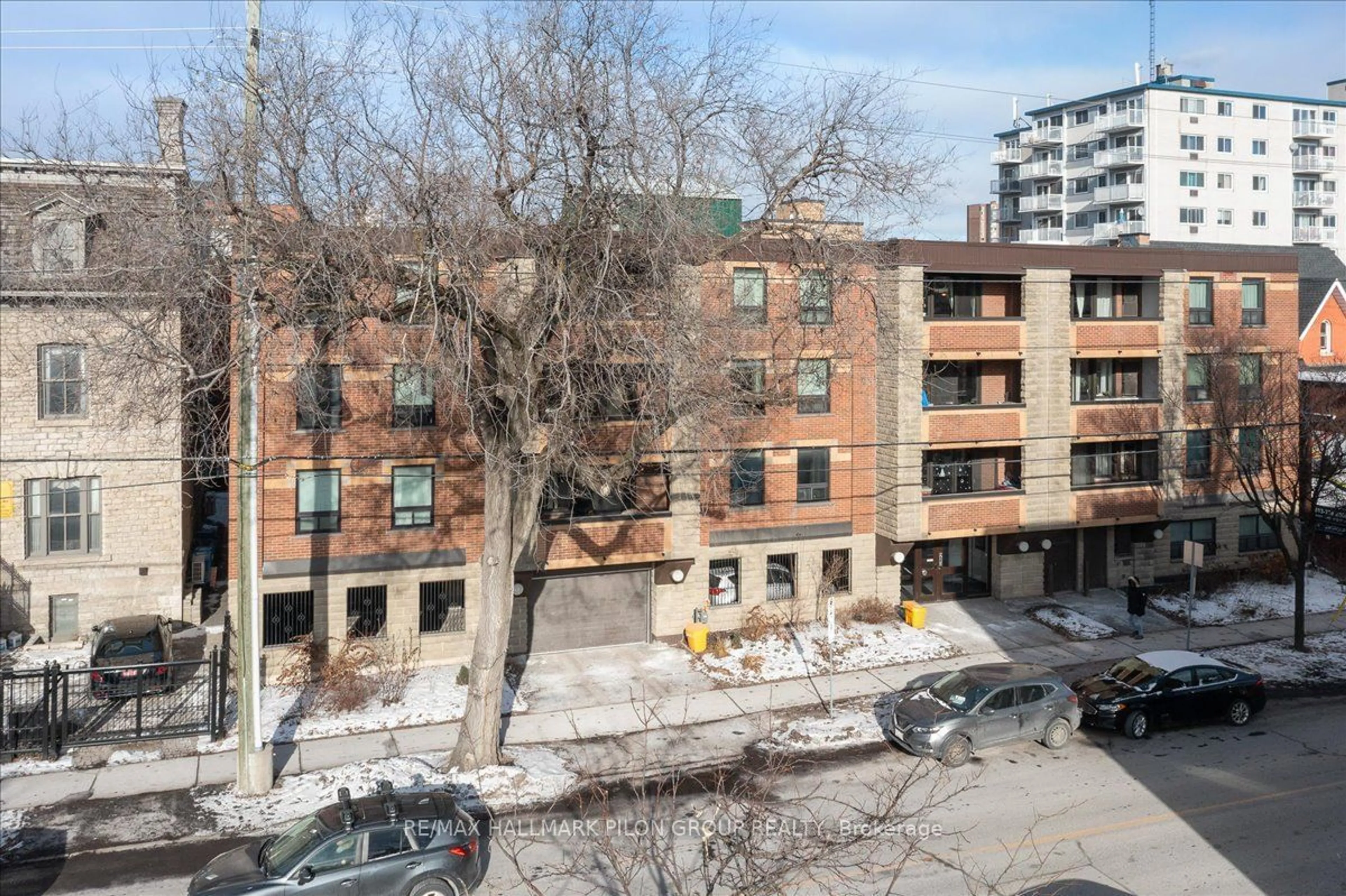 A pic from outside/outdoor area/front of a property/back of a property/a pic from drone, city buildings view from balcony for 201 Laurier Ave #405, Ottawa Ontario K1N 6P1