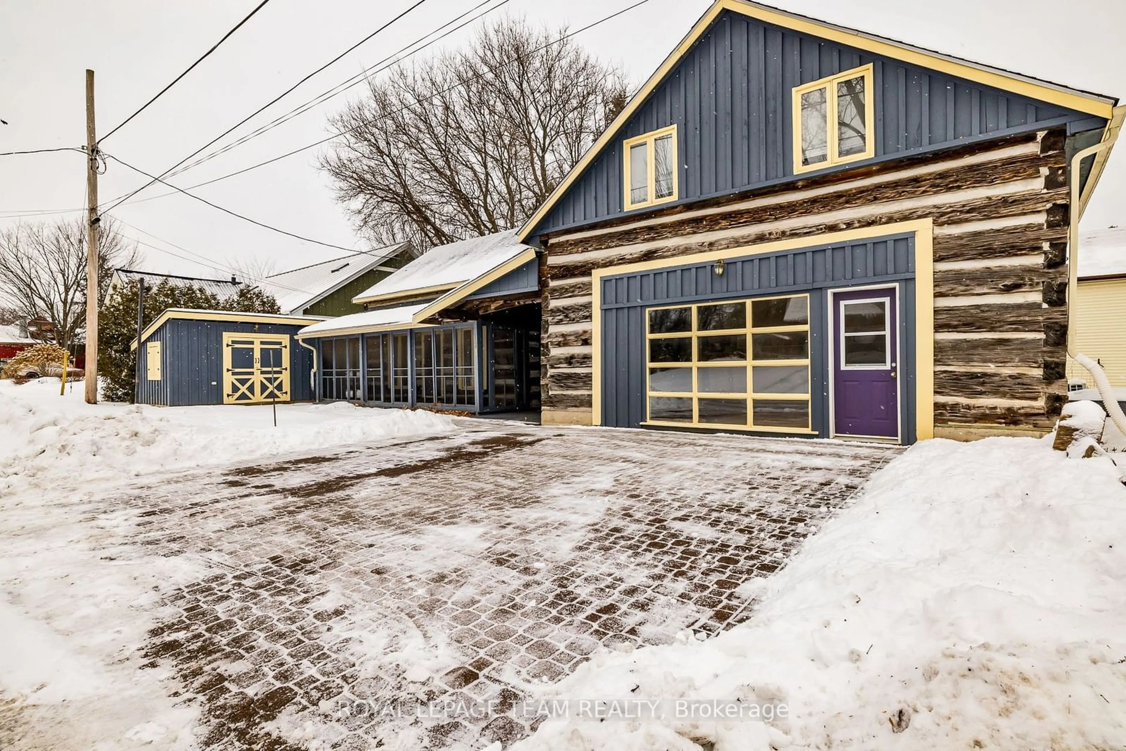 Indoor garage for 123 Bruce St, Merrickville-Wolford Ontario K0G 1N0