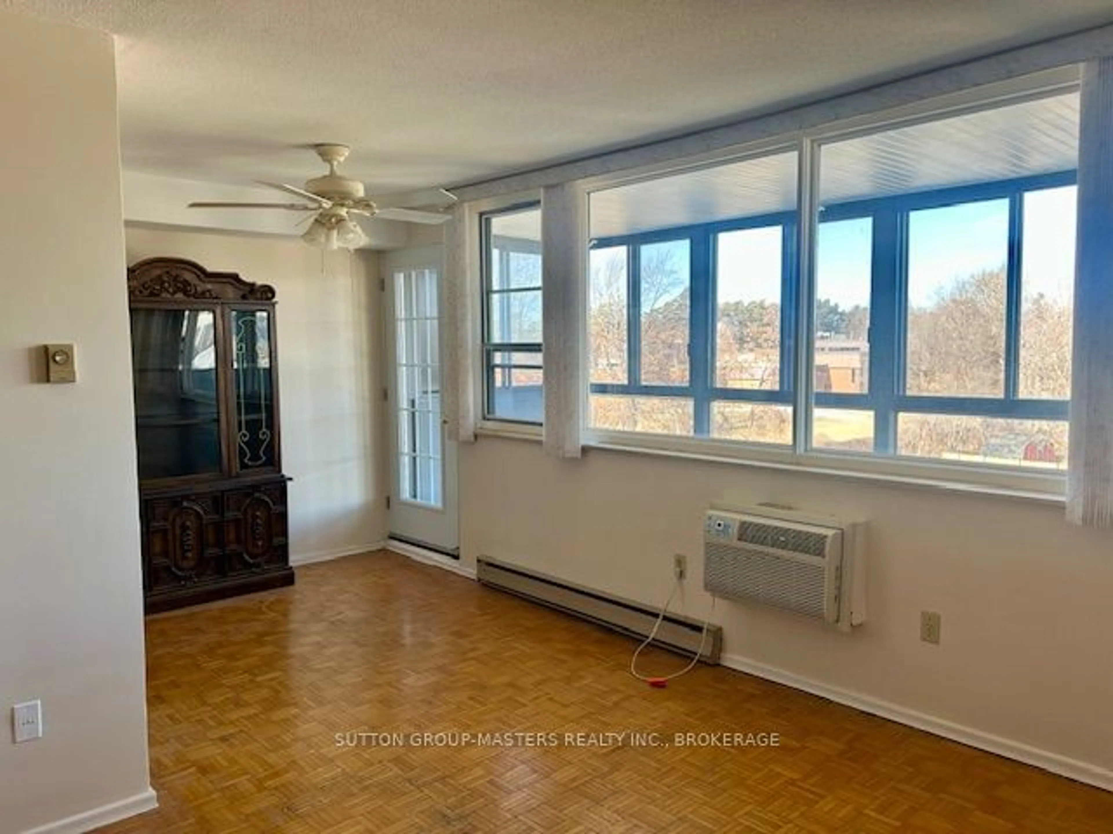 A pic of a room for 2 Mowat Ave #501, Kingston Ontario K7M 1K1