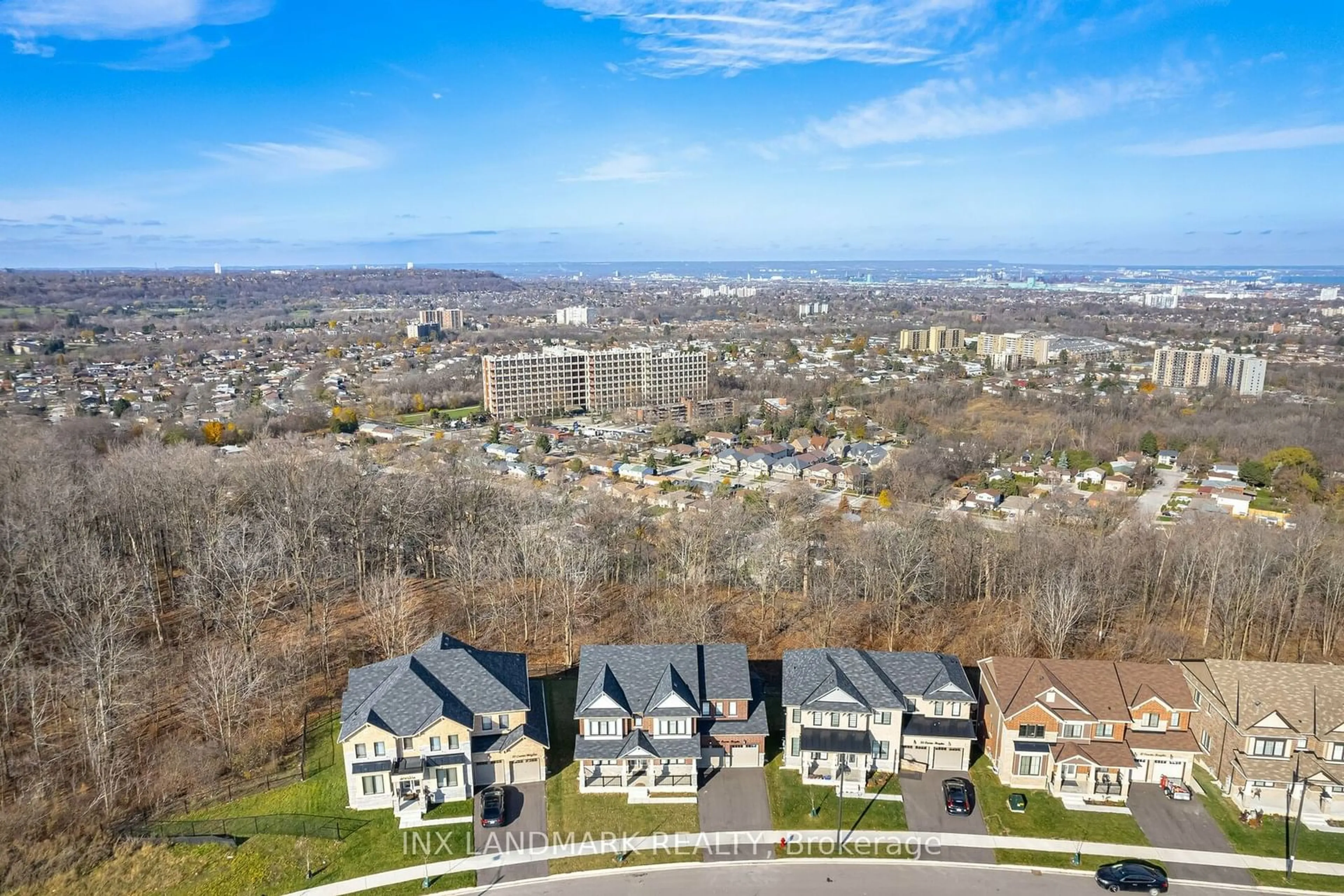 A pic from outside/outdoor area/front of a property/back of a property/a pic from drone, mountain view for 29 Cuesta Hts, Hamilton Ontario L8J 0M3