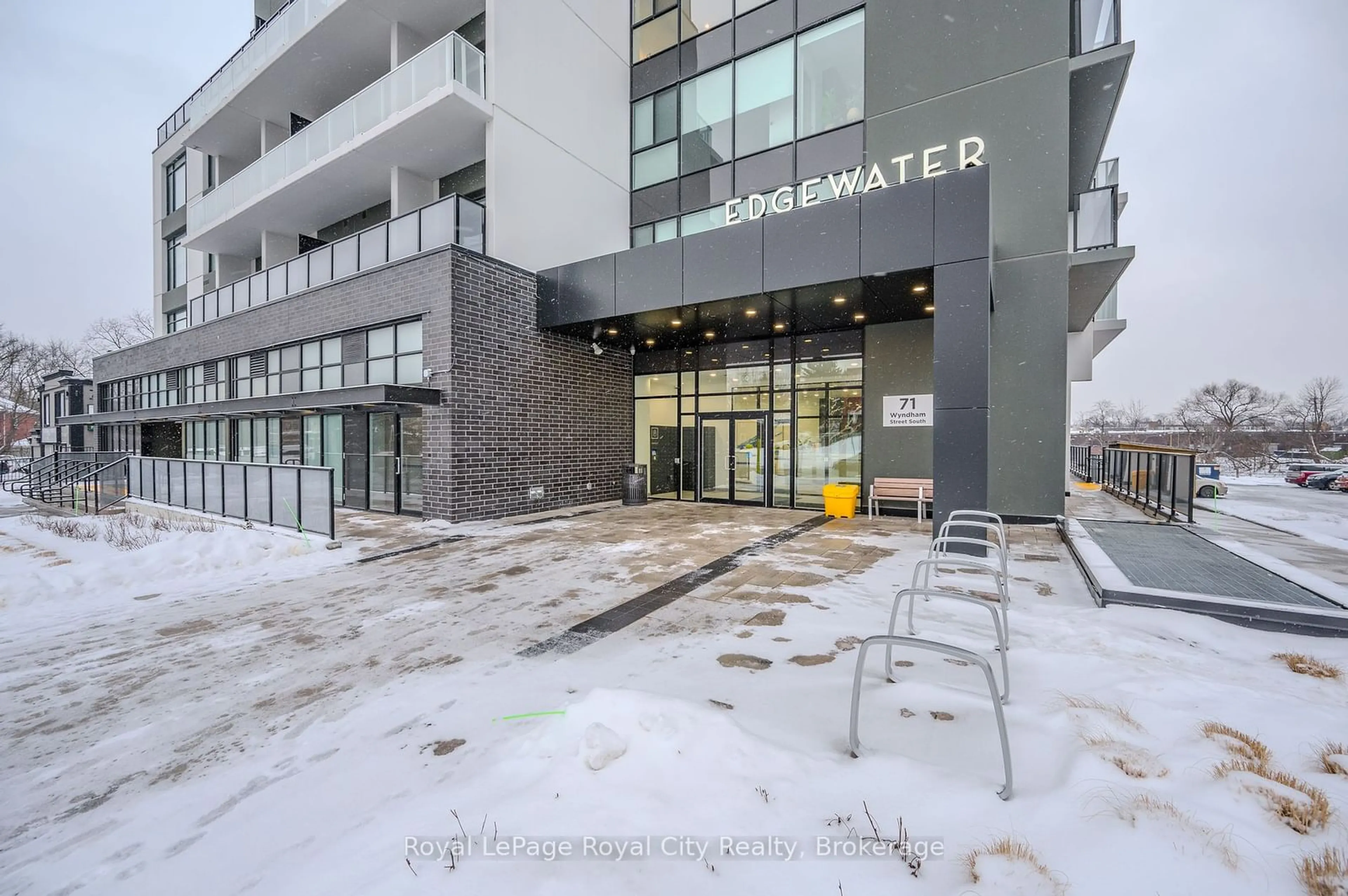 Indoor foyer for 71 Wyndham St #408, Guelph Ontario N1E 5R3