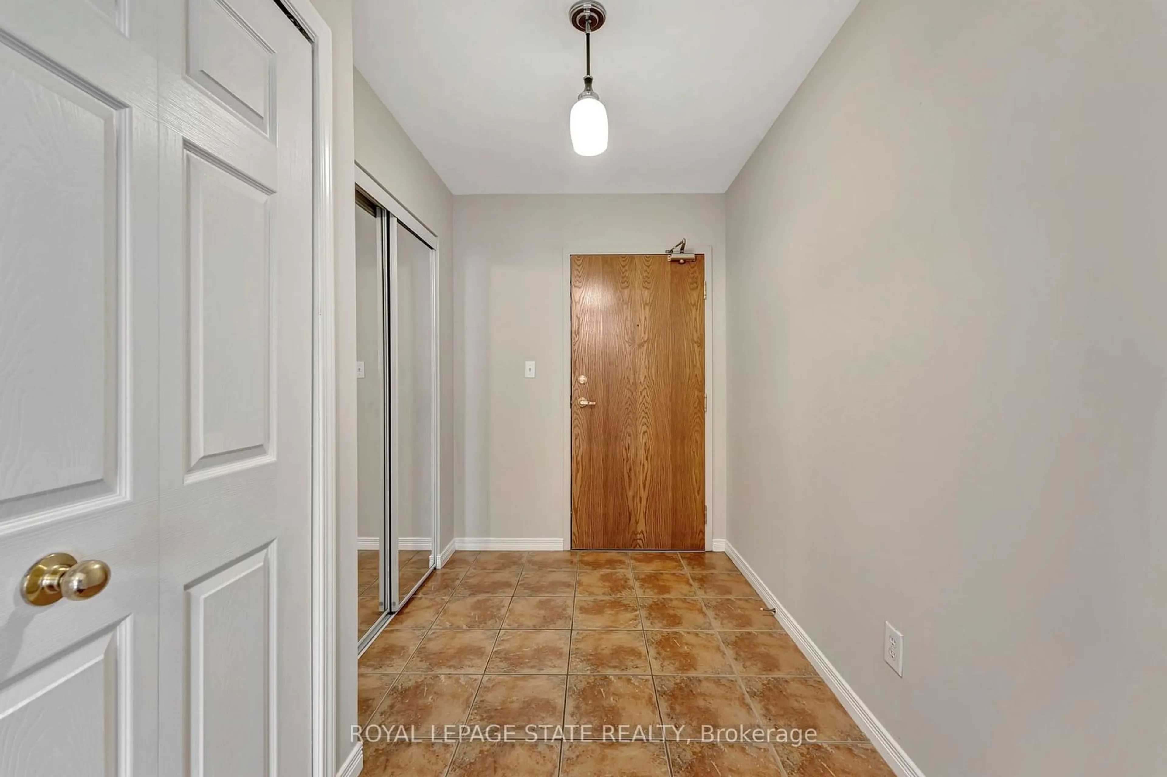 Indoor entryway for 4000 Creekside Dr #203, Hamilton Ontario L9H 7S9