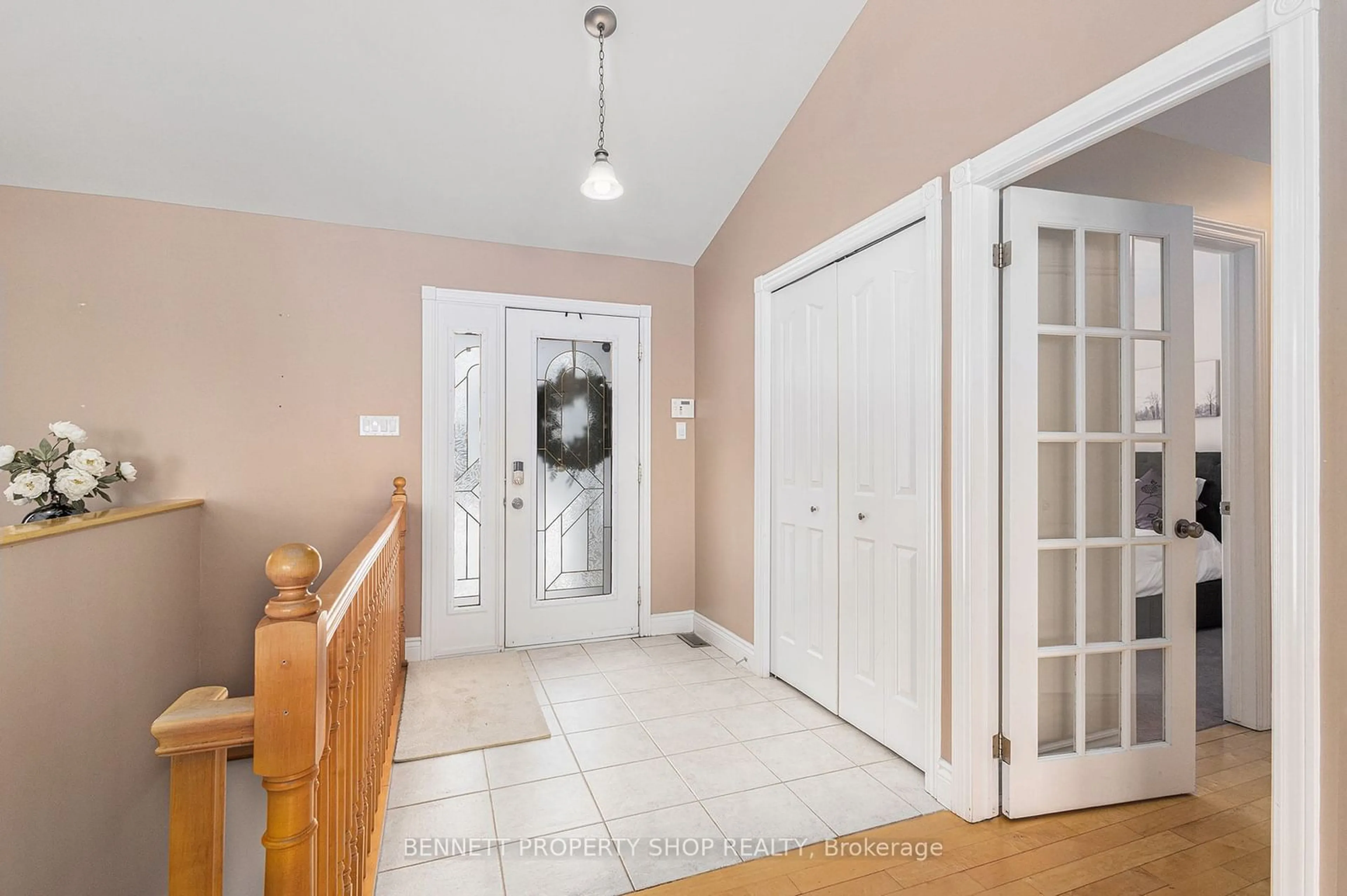 Indoor entryway for 5705 Lombardy Dr, Greely - Metcalfe - Osgoode - Vernon and Area Ontario K0A 2W0