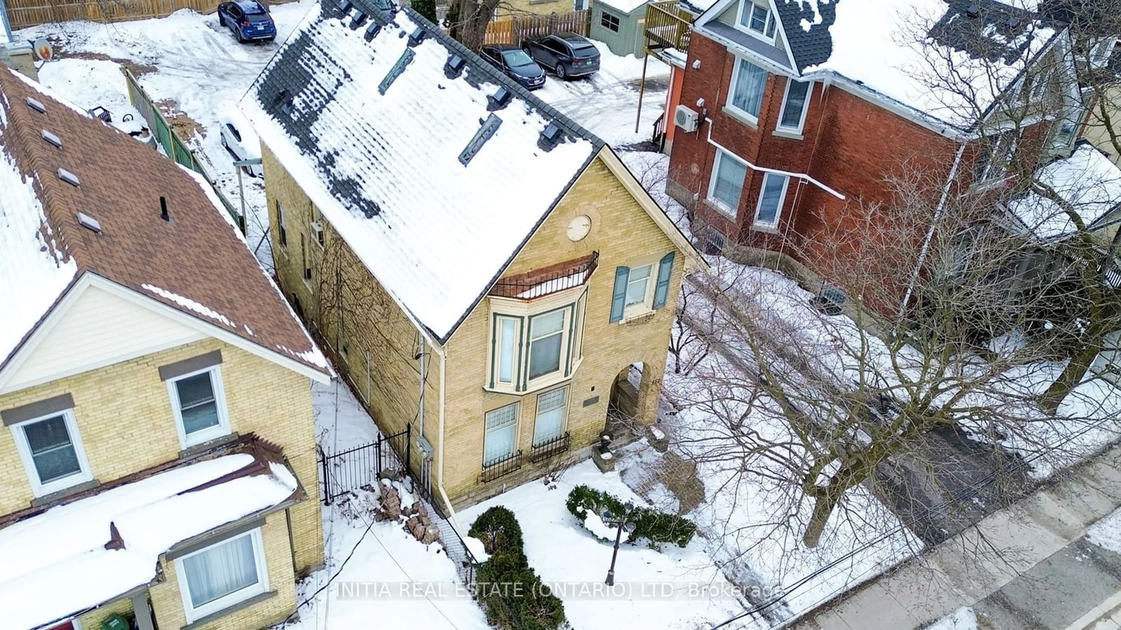 A pic from outside/outdoor area/front of a property/back of a property/a pic from drone, city buildings view from balcony for 552 Adelaide St, London Ontario N6B 3J5